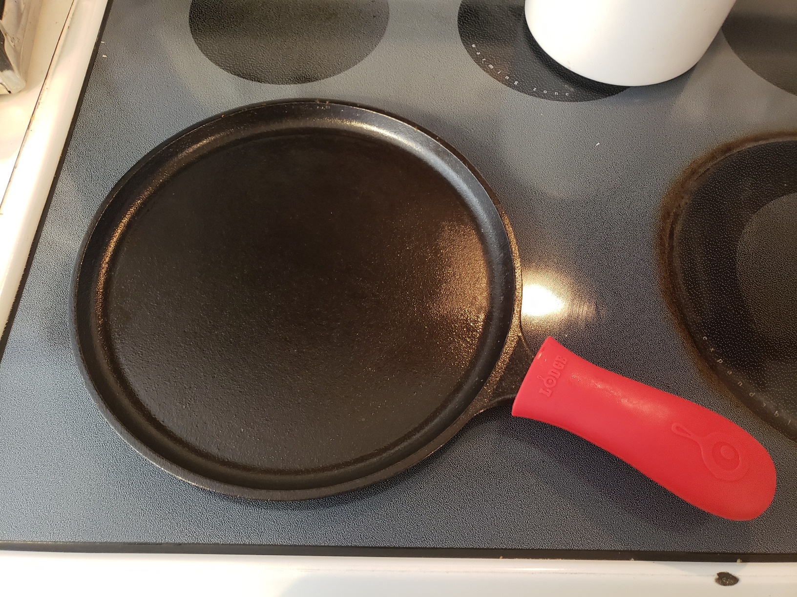 Lodge L9OG3 Cast Iron Round Griddle, Pre-Seasoned, 10.5-inch - Made in USA, Compatible with Stovetop, Oven, Grill & Campfire customer photo 1