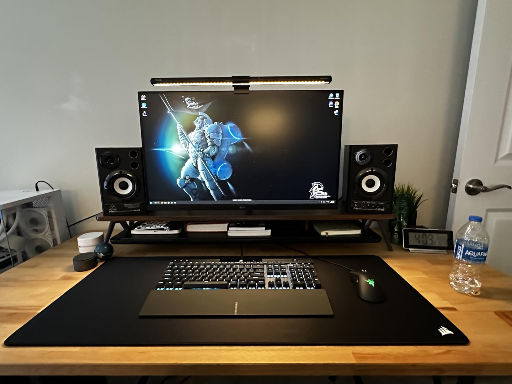 VIVO Single 13 to 38 inch Ultrawide Monitor Arm Desk Mount, Regular Screens up to 32 inches, 22 lbs capacity, Fully Adjustable Stand with C-Clamp and Grommet Base, Black, STAND-V001 customer photo 2
