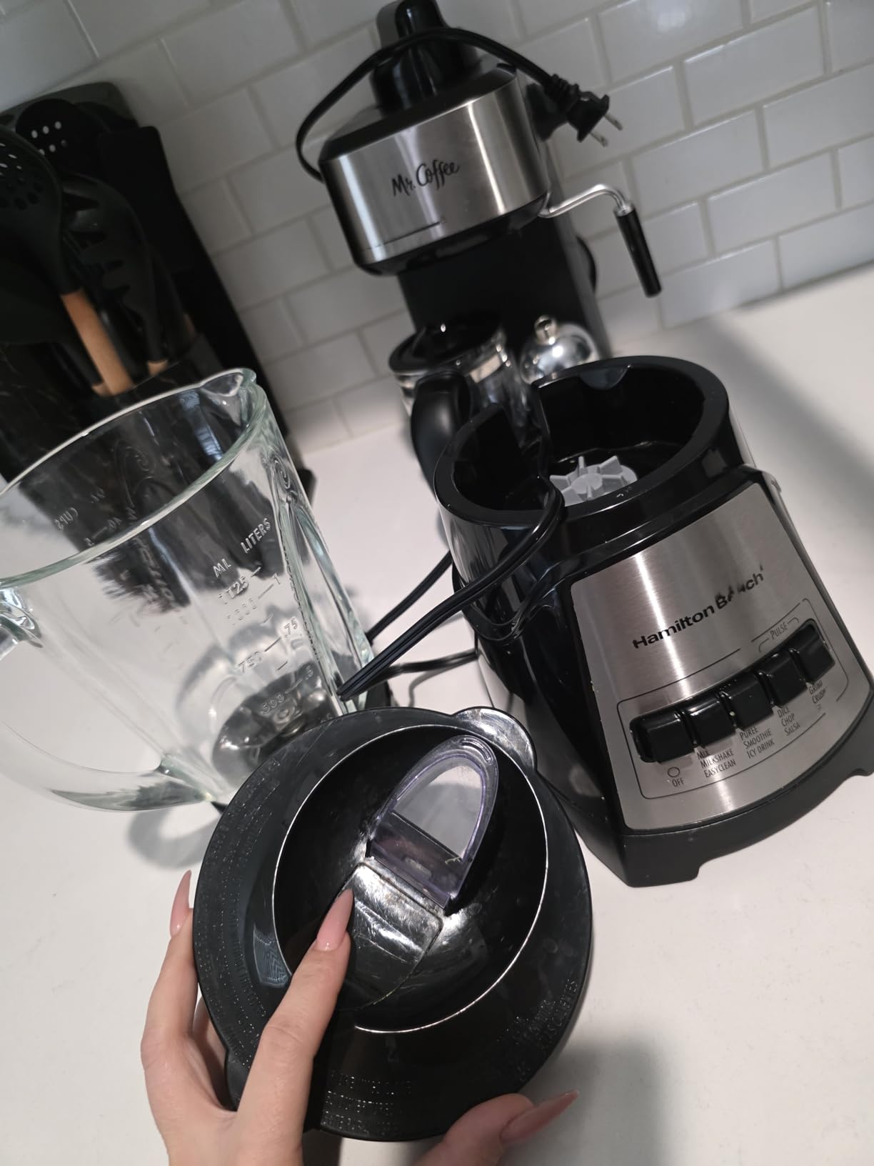Hamilton Beach Power Elite Wave Action Blender For Smoothies, 40 Oz Glass Jar, 12 Functions Including Puree, Crush Ice, 700 Watts - Black (58148A) customer photo 1