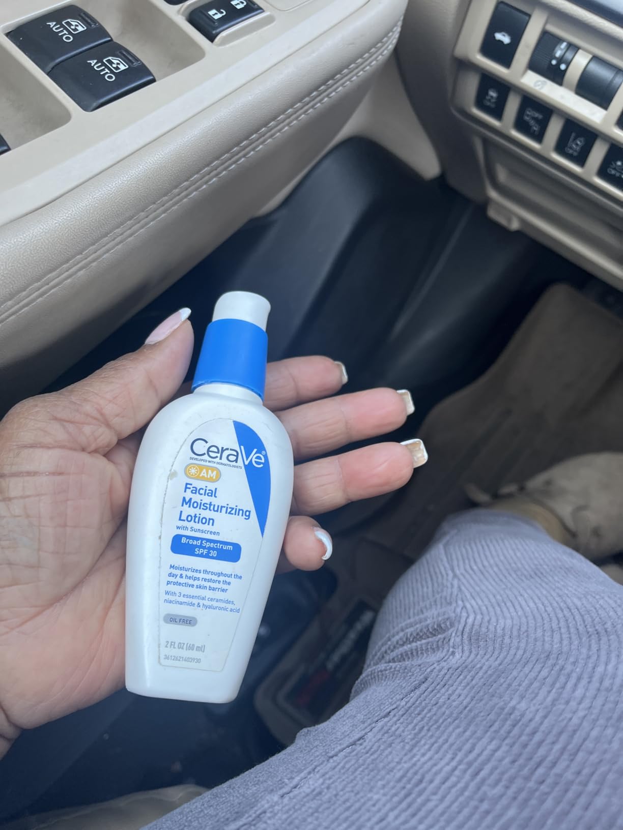 CeraVe AM Facial Moisturizing Lotion with SPF 30, Oil-Free Face Moisturizer with SPF, Formulated with Hyaluronic Acid, Niacinamide & Ceramides, Non-Comedogenic, Broad Spectrum Sunscreen, 3 Ounce customer photo 2