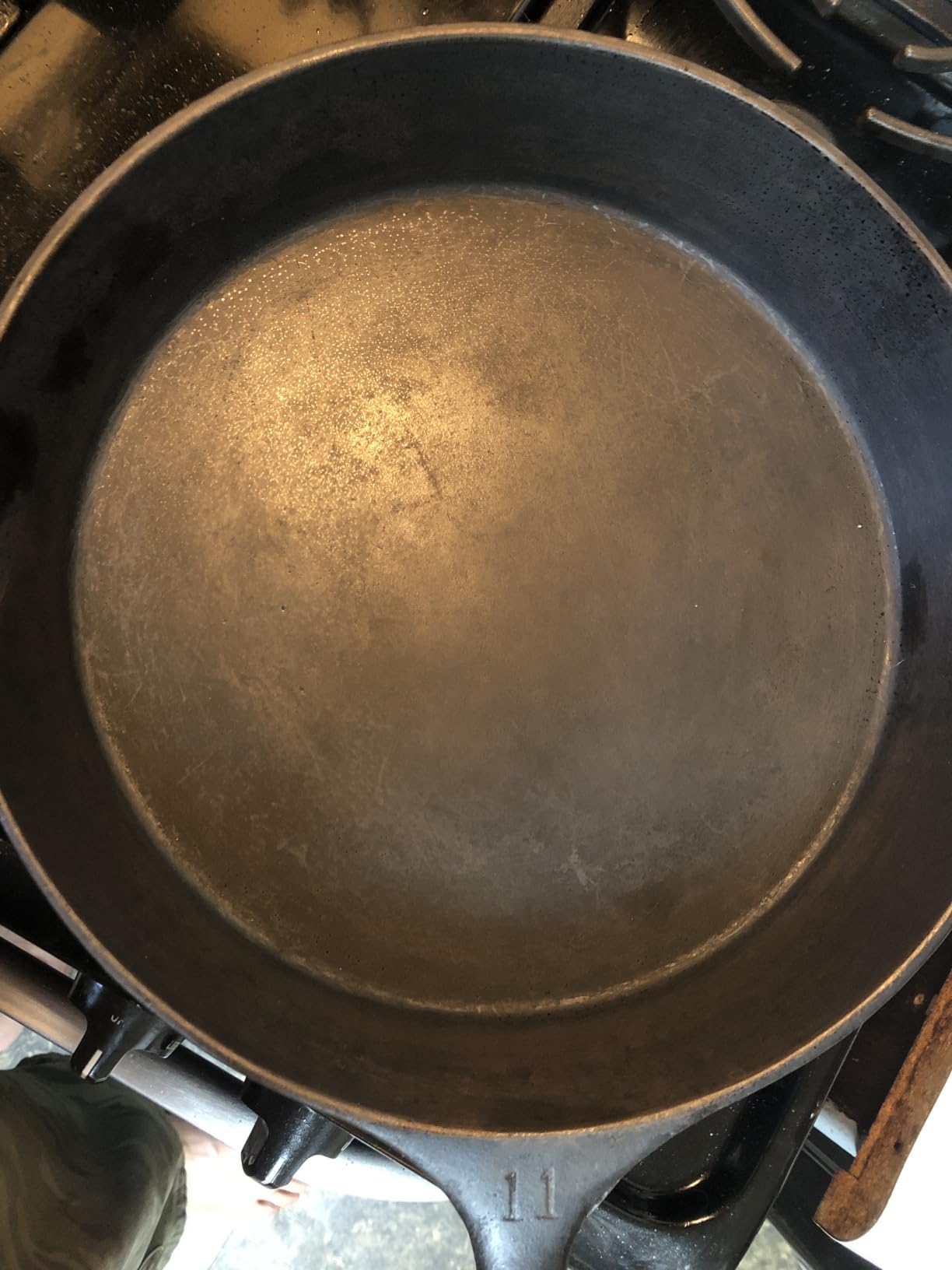 Lodge Seasoned Cast Iron Skillet 12 Inches - Quality Frying Pan for the Stove, Oven, Grill & Campfire - Includes Silicone Hot Handle Holder - Non-Toxic, Nonstick & Long-Lasting customer photo 1
