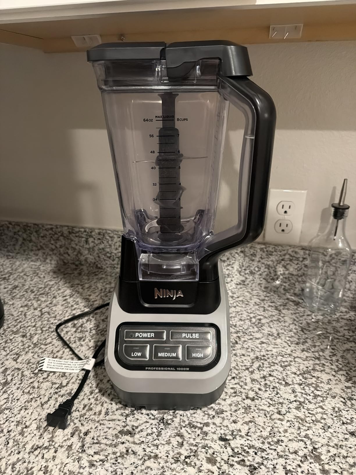Ninja Professional Blender, Smoothie Blender, Drink Mixer, Grinder, Ice Crusher, Frozen Fruit Blending | Professional 1000 W Power, Total Crushing Technology, XL 72-oz. Pitcher Black, Grey, BL610 customer photo 1