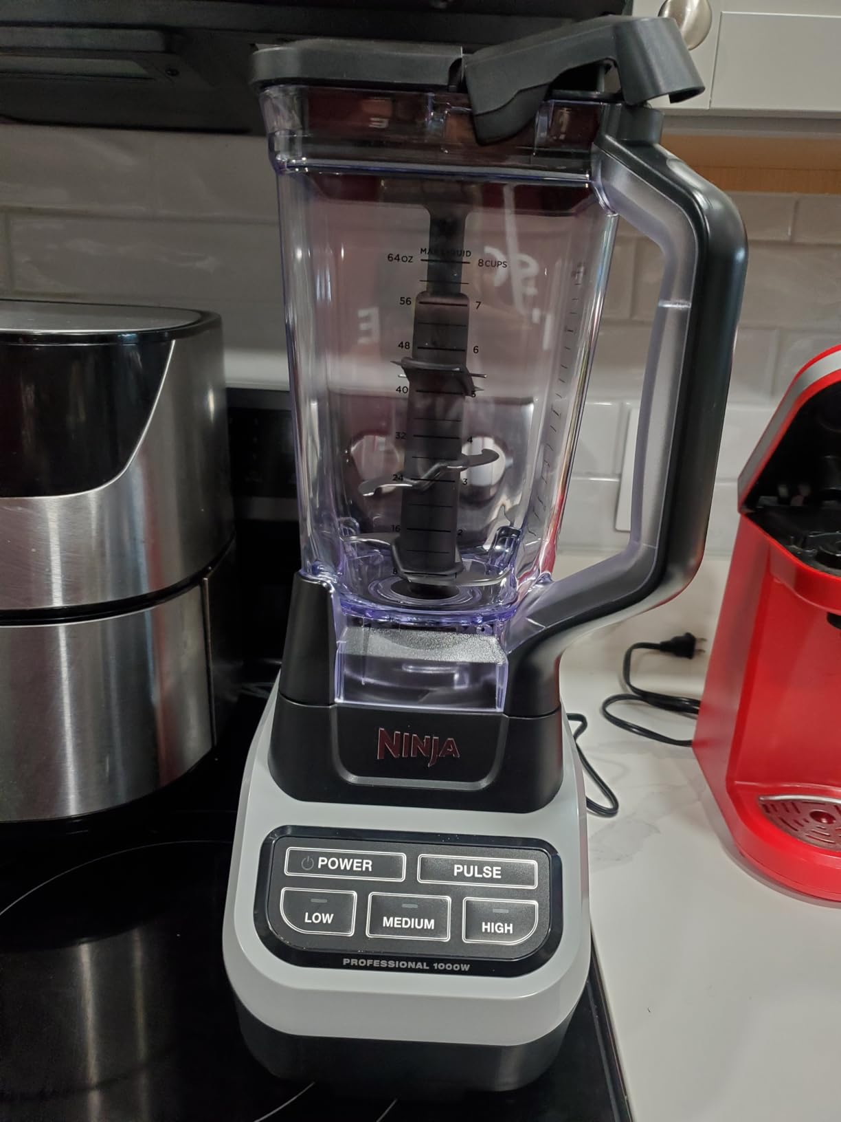 Ninja Professional Blender, Smoothie Blender, Drink Mixer, Grinder, Ice Crusher, Frozen Fruit Blending | Professional 1000 W Power, Total Crushing Technology, XL 72-oz. Pitcher Black, Grey, BL610 customer photo 2
