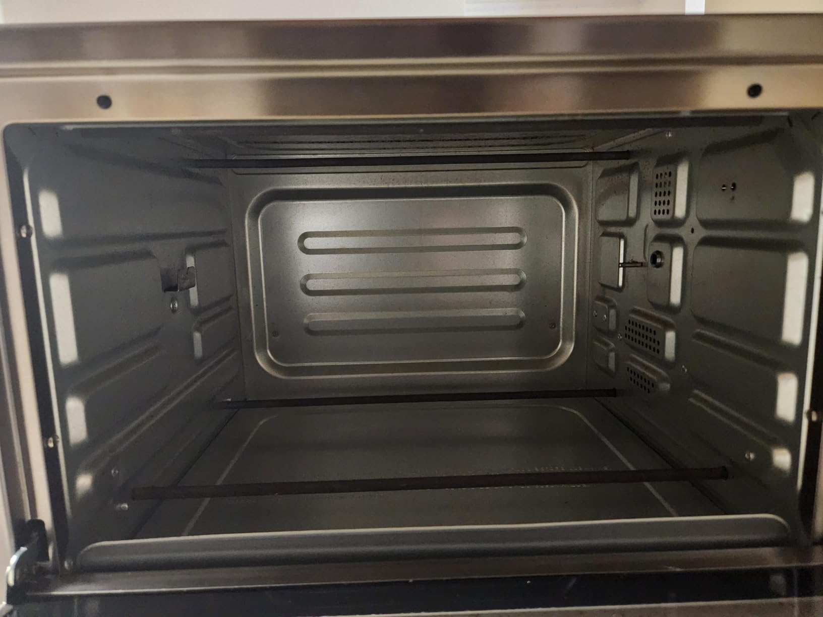 TOSHIBA AC25CEW-SS Large 6-Slice Convection Toaster Oven Countertop, 10-In-One with Toast, Pizza and Rotisserie, 1500W, Stainless Steel, Includes 6 Accessories customer photo 2