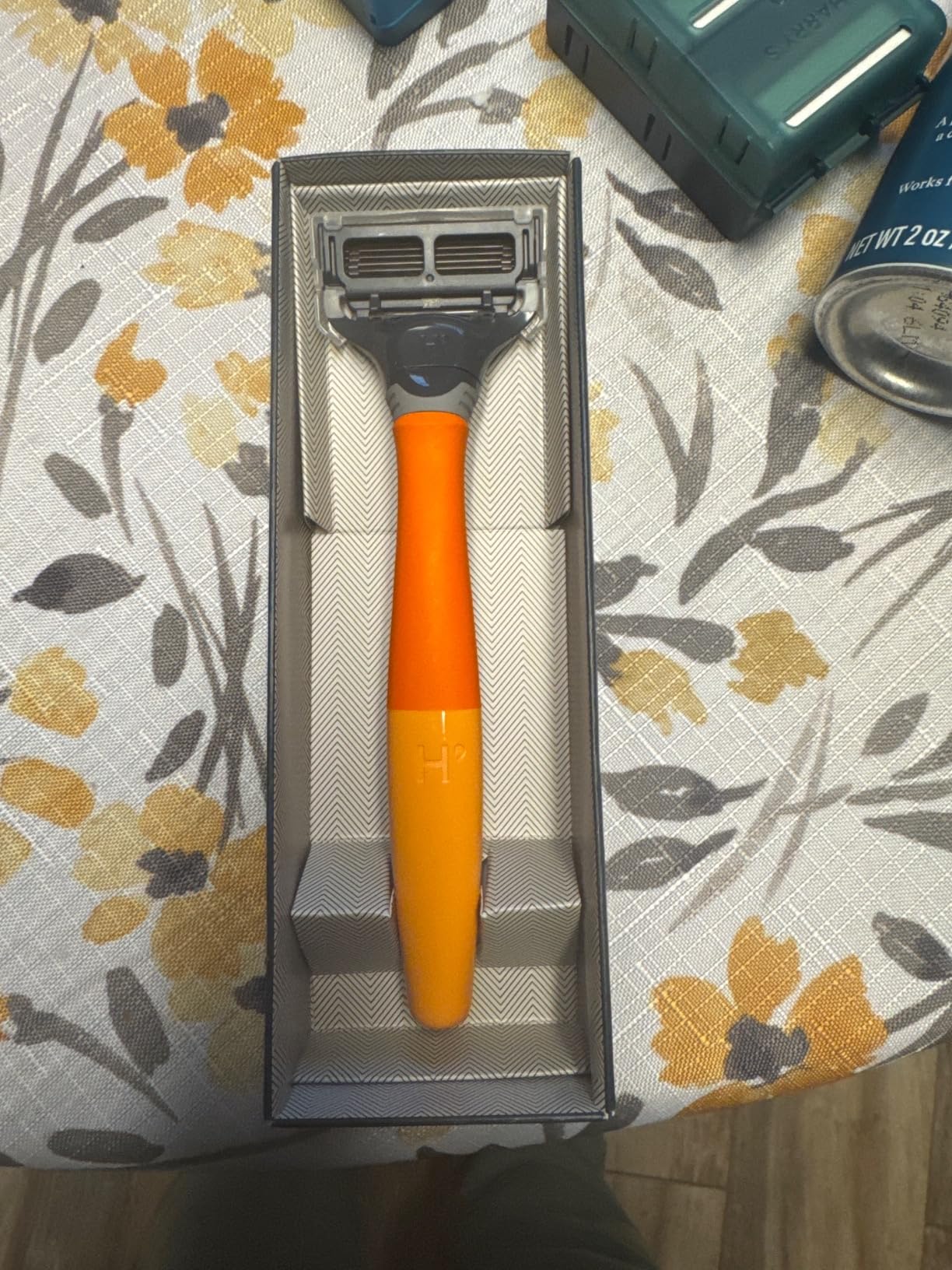 Harry's Original Shaving Kit for Men - Razor Handle, 5 Razor Blade Refills, Foaming Shave Gel, and Travel Blade Cover - Ocean Blue customer photo 1