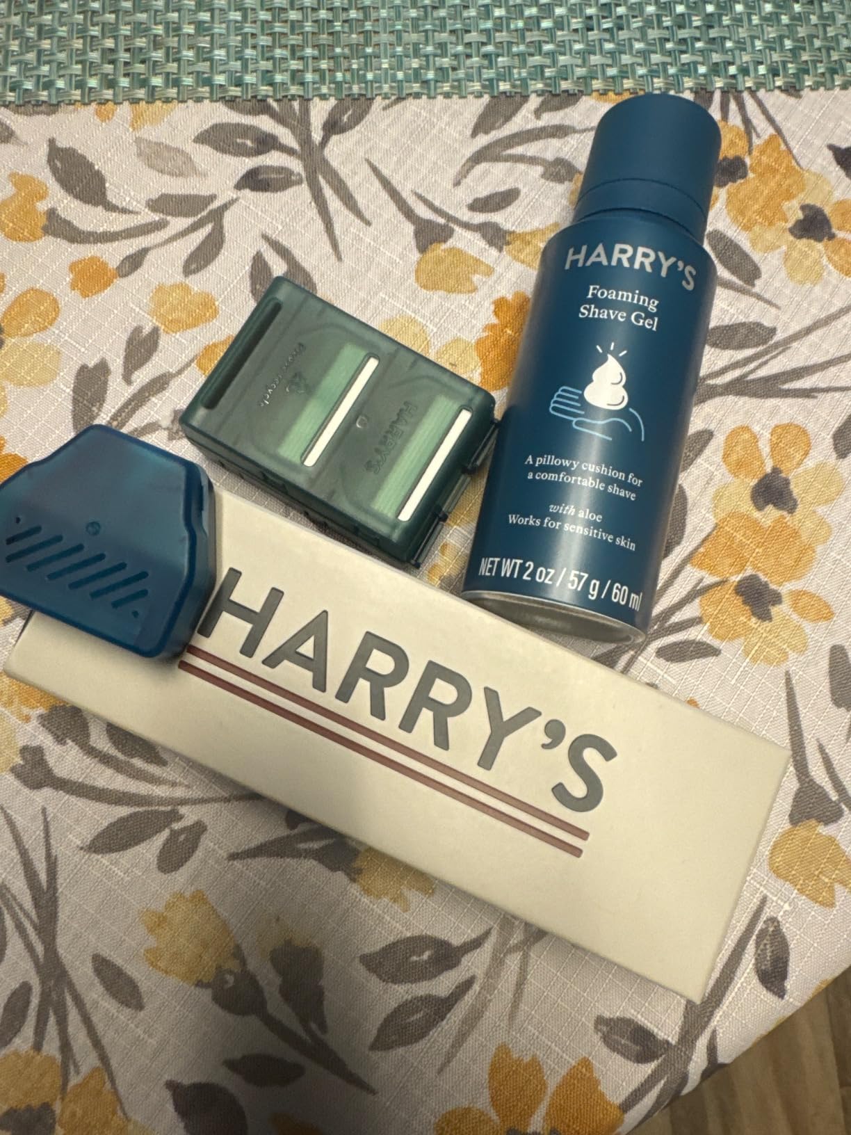 Harry's Original Shaving Kit for Men - Razor Handle, 5 Razor Blade Refills, Foaming Shave Gel, and Travel Blade Cover - Ocean Blue customer photo 2