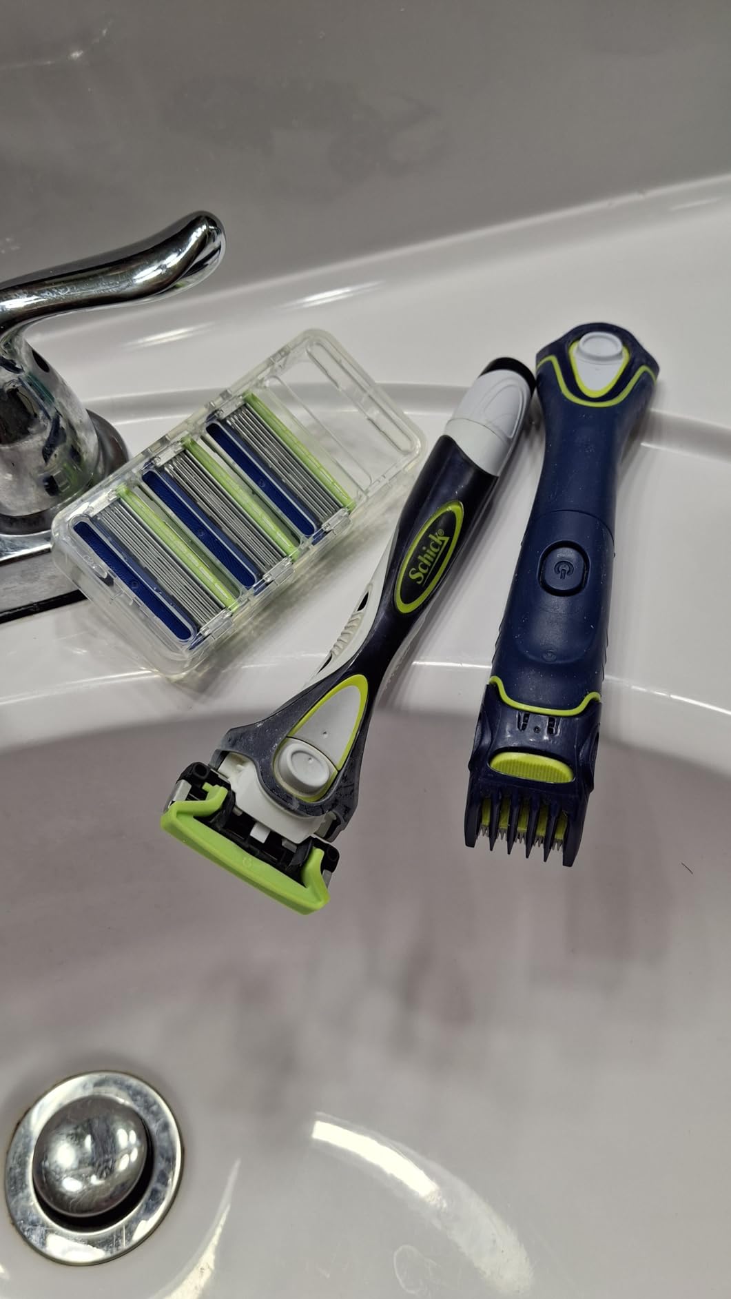 Schick Hydro Sensitive Razors for Men | 5-Blade Mens Razors for Shaving, 1 Mens Razor Handle with 17 Razor Blades Refills customer photo 2
