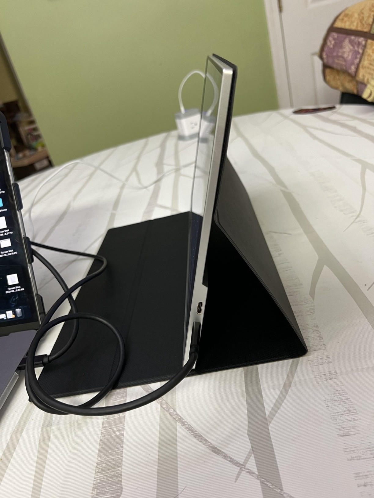 cocopar Portable Monitor 15.6 Inch 1080P FHD 60Hz 85% sRGB Travel Monitor with Speaker HDMI USB-C Second Screen VESA Mountable customer photo 1