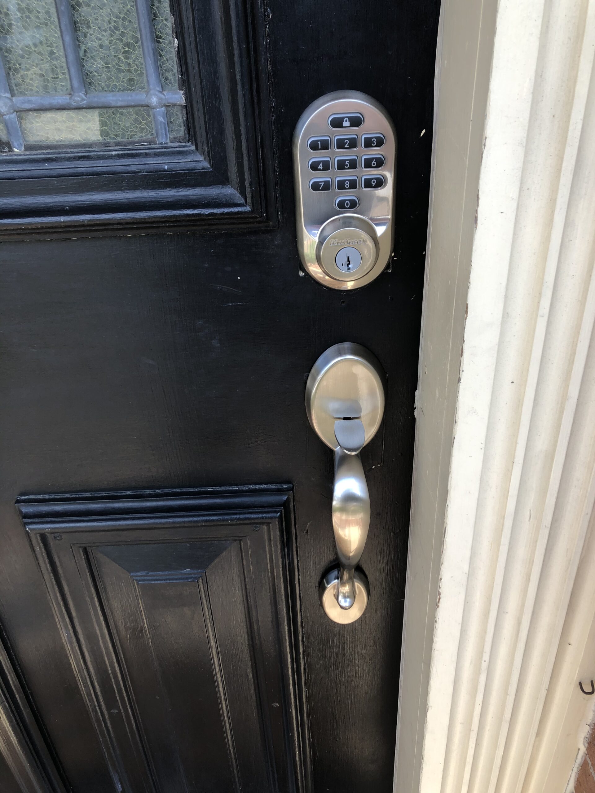 Kwikset Halo Wi-Fi Smart Lock, Keyless Entry Door Deadbolt, Geofence Auto-Unlock, Grade AAA Certified, No Hub Required customer photo 1