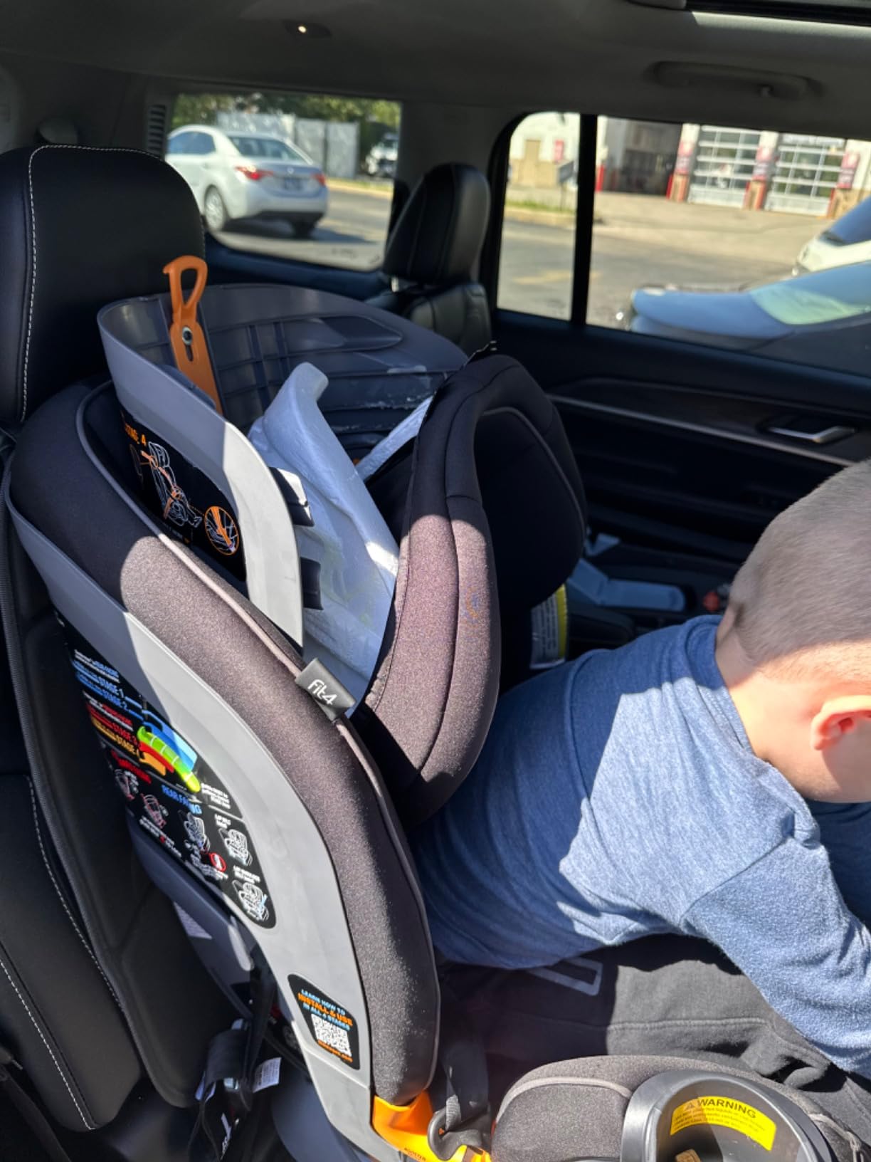 Chicco Fit4 4-in-1 Convertible Car Seat, Rear-Facing Seat for Infants 4-40 lbs., Forward-Facing Car Seat 25-65 lbs., Booster 40-100 lbs. | Element/Black customer photo 1