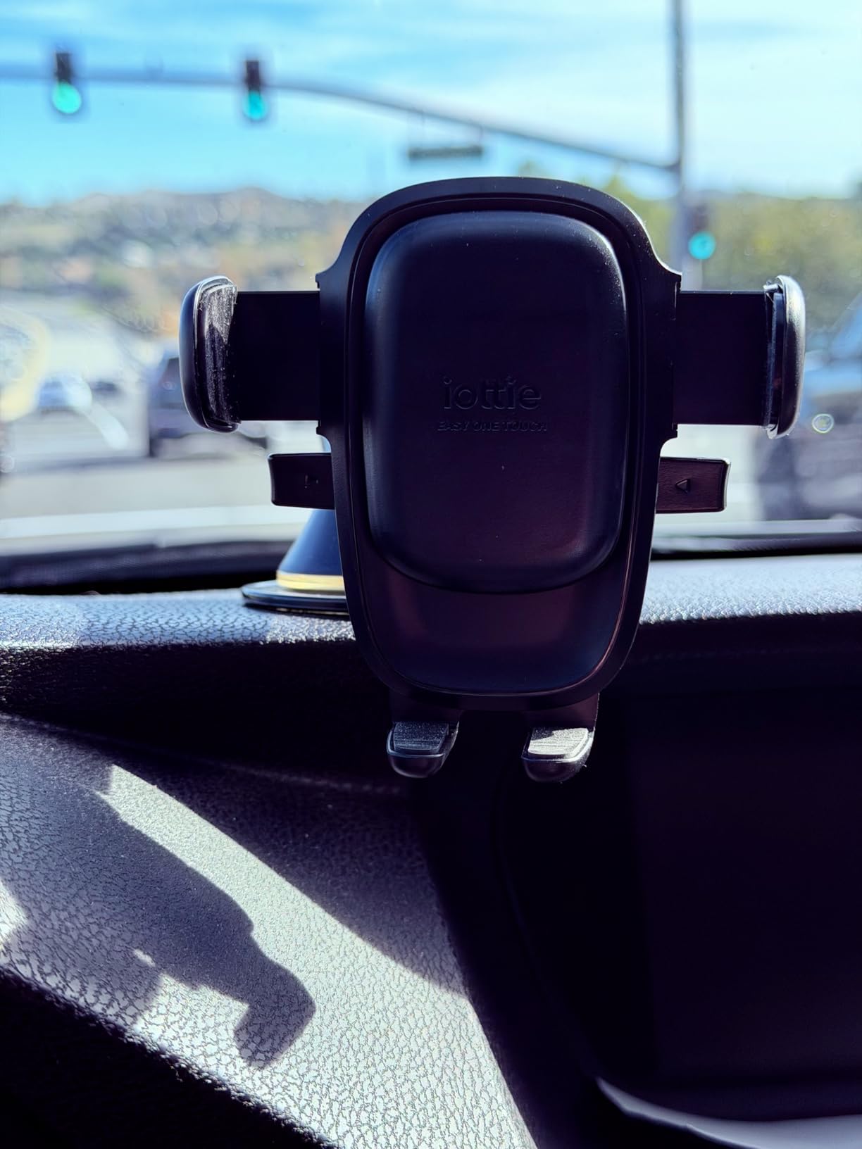iOttie Easy One Touch Signature Dashboard & Windshield Universal Car Mount Phone Holder Desk Stand with Suction Cup Base and Telescopic Arm for iPhone, Samsung, Google, More Smartphones customer photo 1