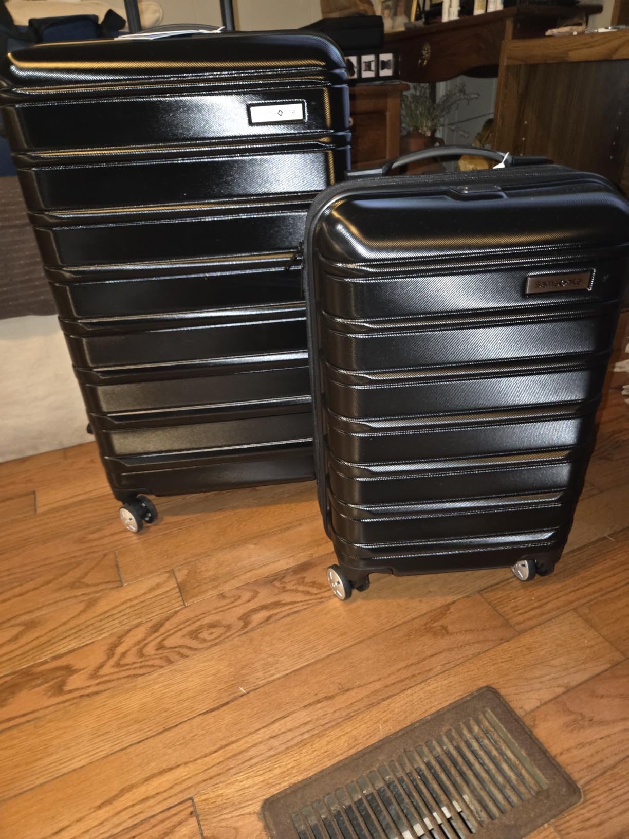 Omni 2 Hardside Expandable Luggage with Spinner Wheels, 3-Piece Set (19/24/28), Midnight Black customer photo 1