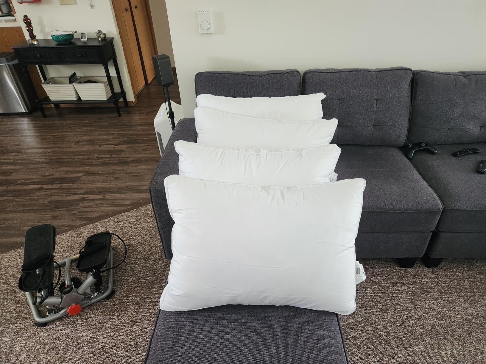 Utopia Bedding Down Alternative Bed Pillows for Sleeping Queen Size (White), Set of 2, Soft & Fluffy Pillow with Cooling, Hotel Quality, Gusseted Pillow for Back, Stomach or Side Sleepers customer photo 2