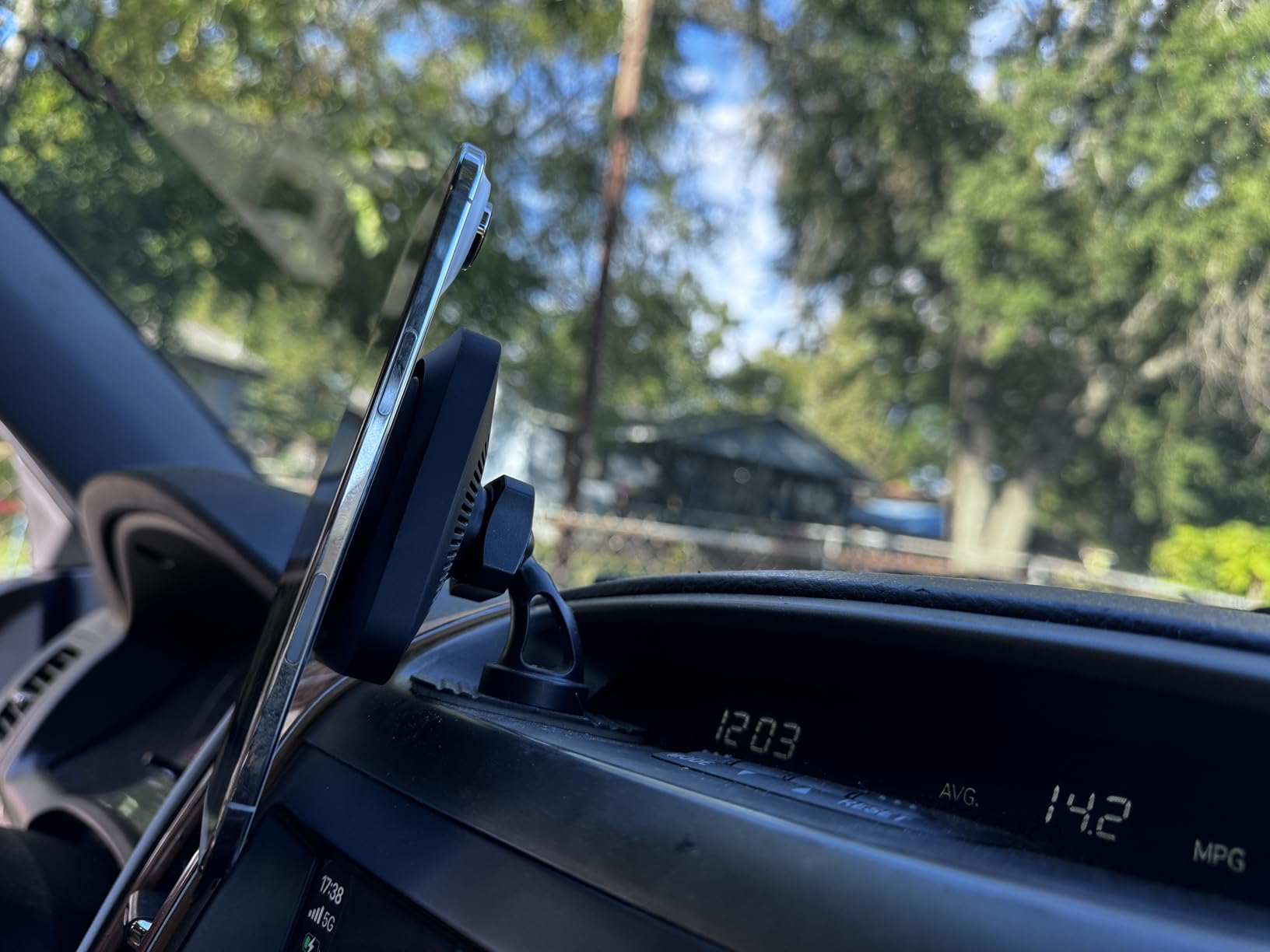 ESR for MagSafe Car Mount Charger - 15W Magnetic Wireless Car Charger customer photo 1