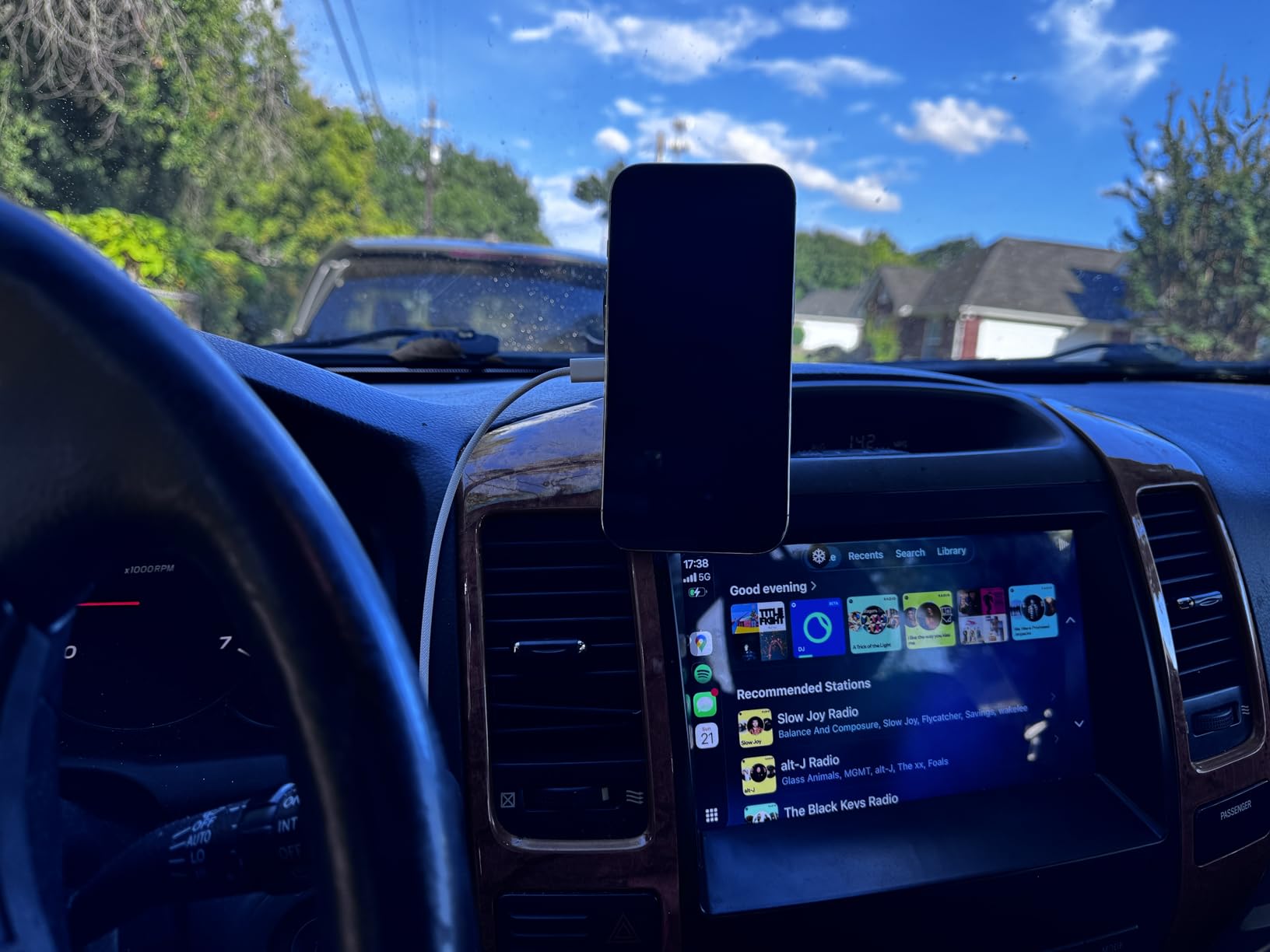 ESR for MagSafe Car Mount Charger - 15W Magnetic Wireless Car Charger customer photo 2
