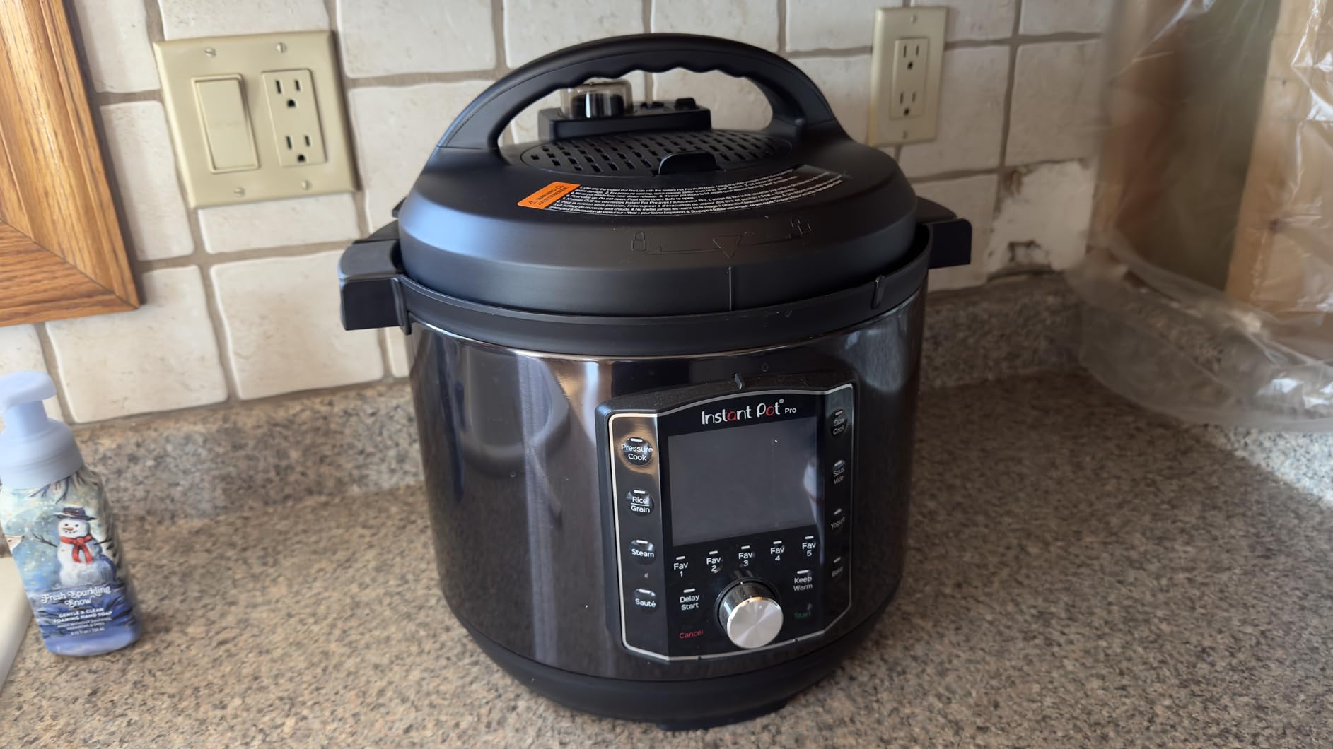 Instant Pot Pro (8 QT) 10-in-1 Pressure Cooker with Sous Vide Function customer photo 1