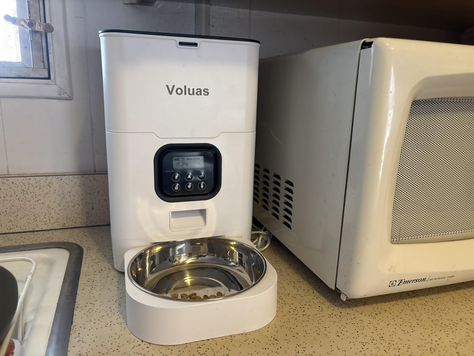 VOLUAS Automatic Cat Feeders - Timed Pet Feeder for Cats and Dogs with Dry Food Dispenser, Desiccant Bag, Programmable Portion Control, 4 Daily Meals, 10s Voice Recorder customer photo 2