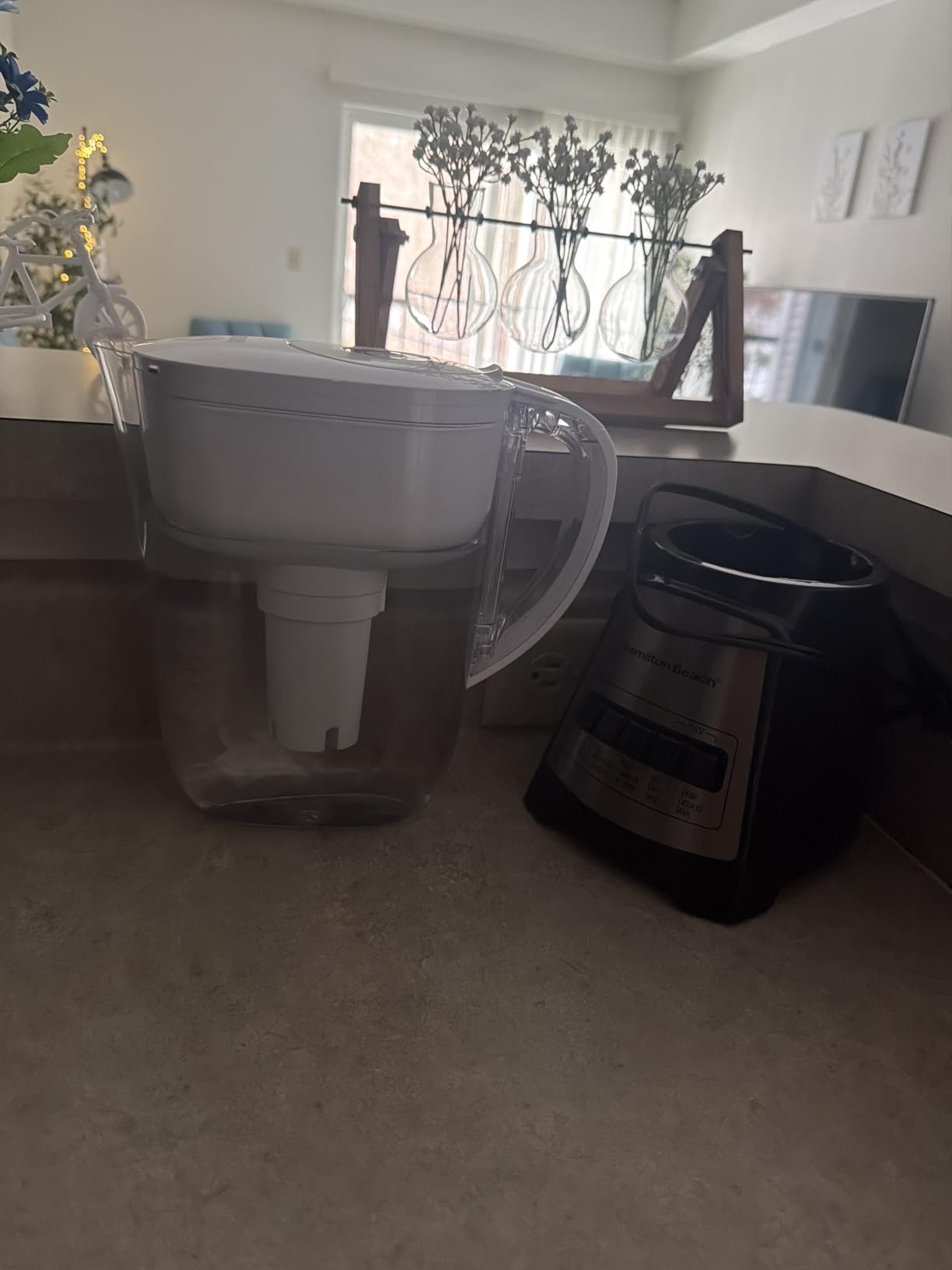 Brita Metro Water Filter Pitcher with SmartLight Change Indicator, BPA-Free, 6-Cup Capacity, White customer photo 2