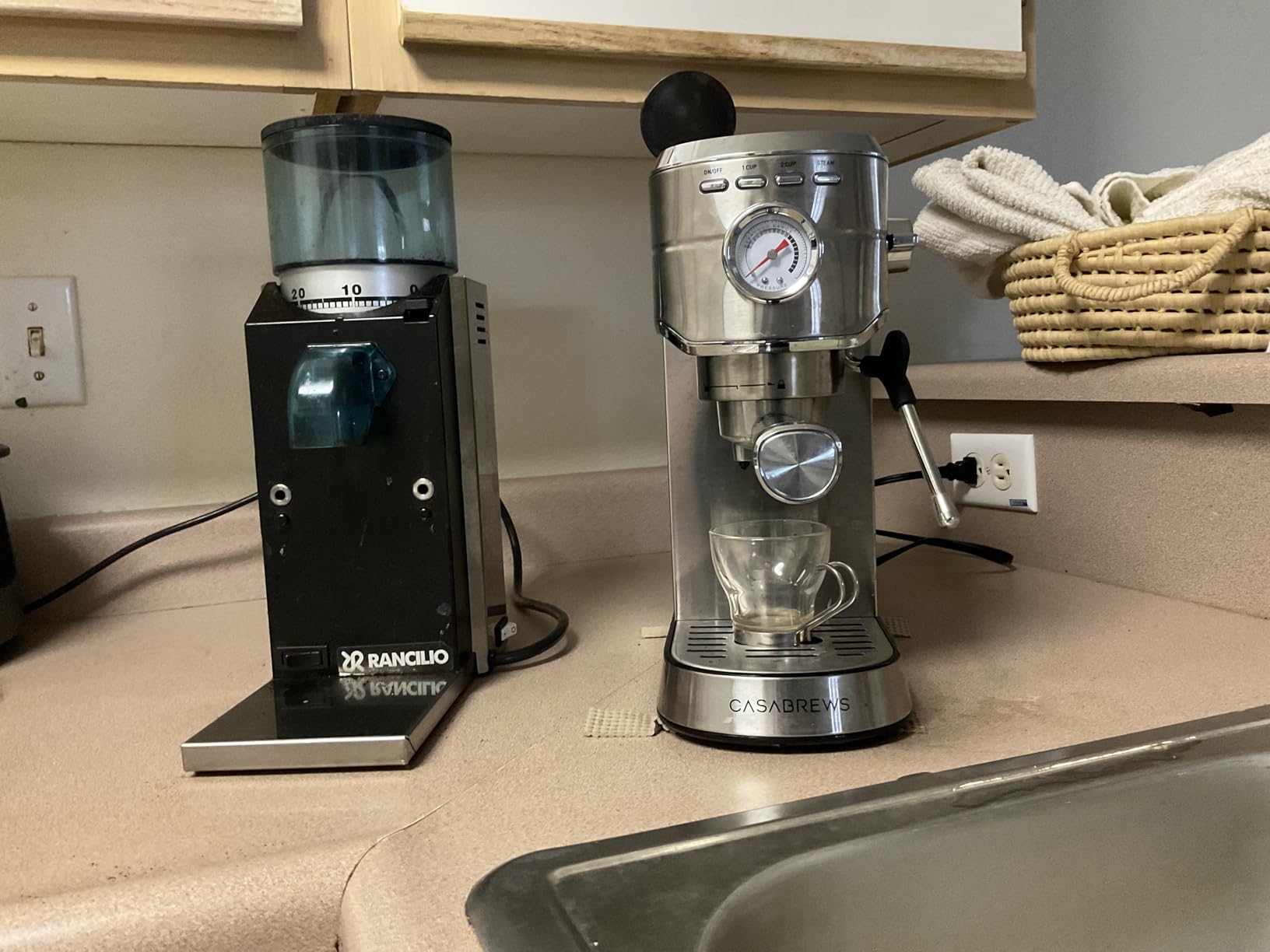 CASABREWS CM5418 Espresso Machine 20 Bar, Compact Espresso Maker with Steam Milk Frother, Stainless Steel Coffee Machine with 34oz Removable Water Tank for Cappuccino, Small Latte Machine, Silver customer photo 1