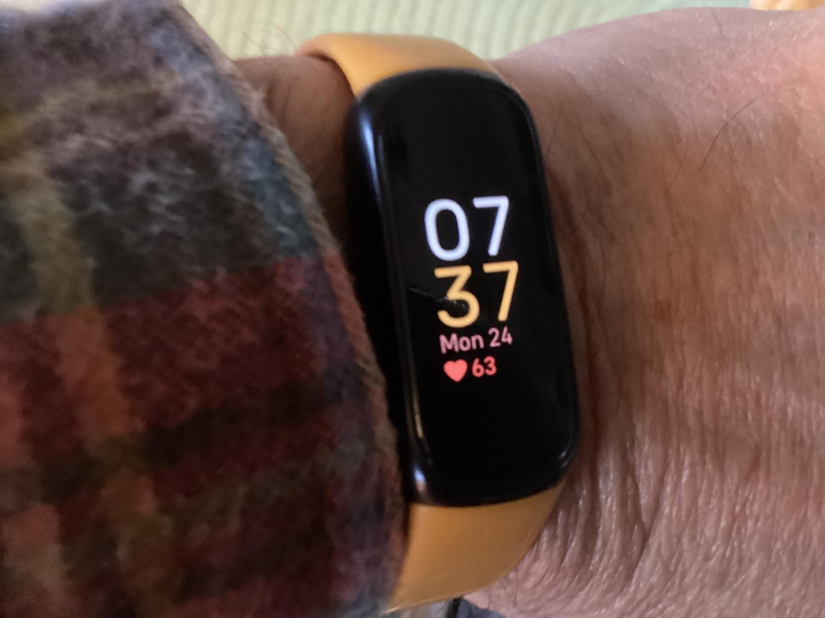 Fitbit Inspire 3 Health & Fitness Tracker with Stress Management, Workout Intensity, Sleep Tracking, 24/7 Heart Rate, Midnight Zen/Black One Size (S & L Bands Included) customer photo 2