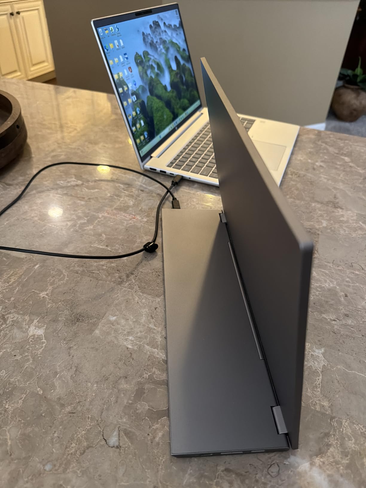 Lenovo L15 Portable Monitor, 15.6 inch Display, Full HD Resolution, IPS Panel, 250 nits Brightness, 60Hz Refresh Rate, USB-C Ports, Height-Adjustable Stand, Flicker-Free Technology, Grey customer photo 2