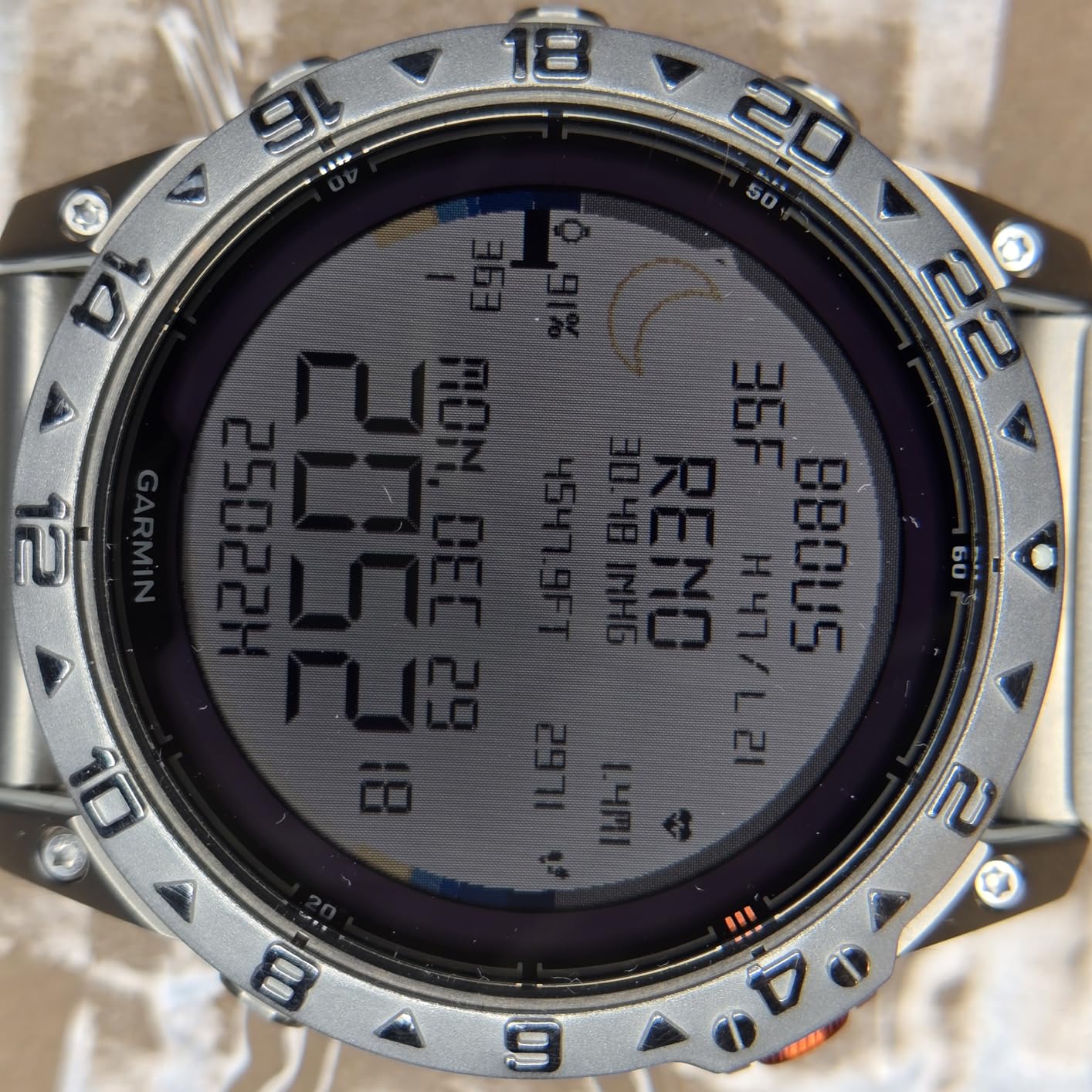 Garmin fenix 7 Pro Sapphire Solar, Multisport GPS Smartwatch, Built-in Flashlight, Solar Charging Capability, Black customer photo 2