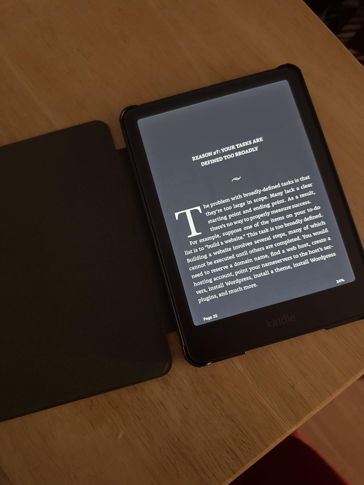 Kindle Paperwhite Signature Edition 32GB - Auto-adjusting front light, wireless charging, and weeks of battery life customer photo 2