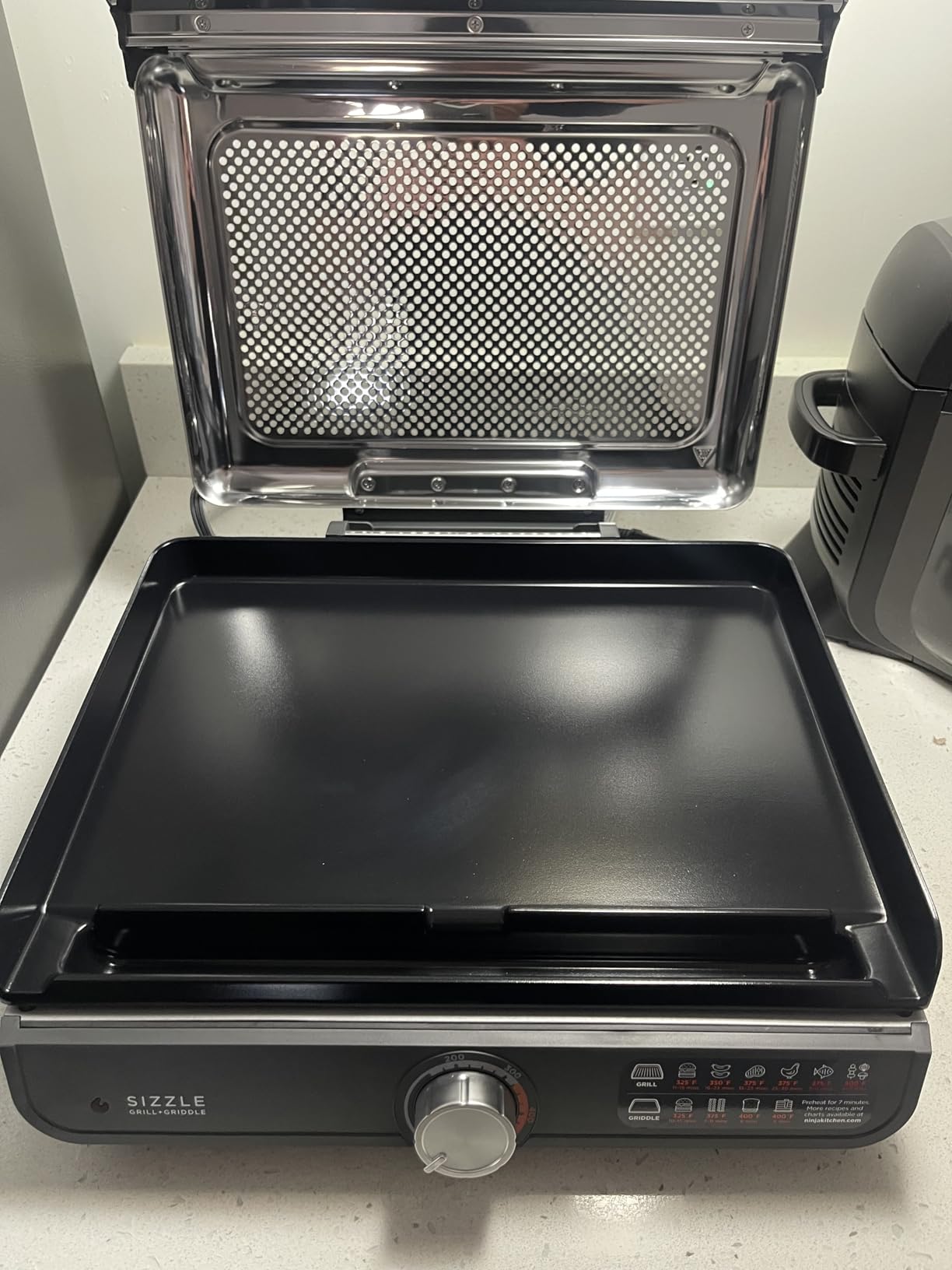 Ninja Griddle and Indoor Grill, 14'', Electric Grill, For Steak, Burgers, Salmon, Veggies, and More, Pancake Griddle, Nonstick, Dishwasher Safe, 500F, Even Cooking, Silver, GR101 customer photo 1