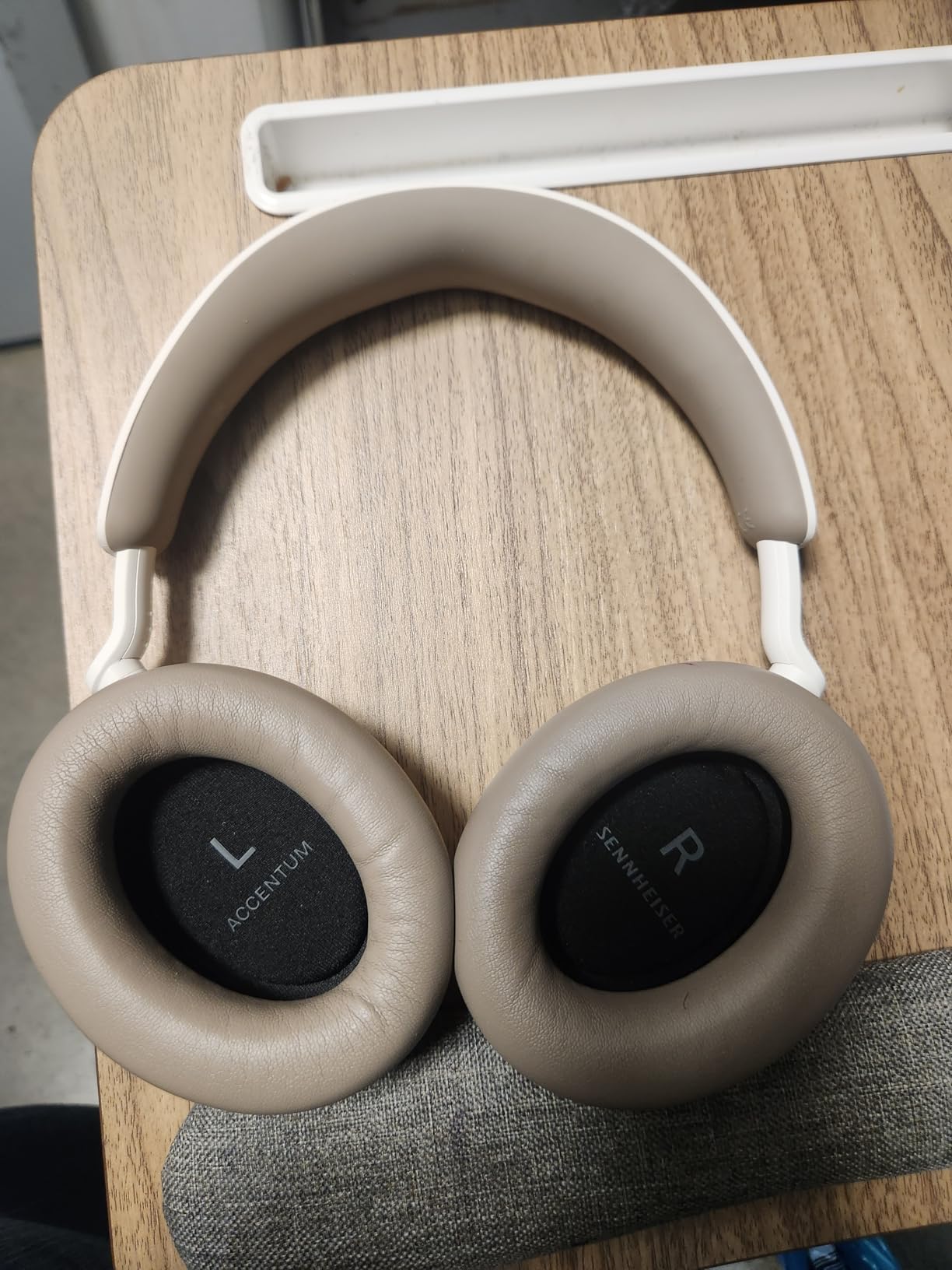 Sennheiser ACCENTUM Wireless Bluetooth Headphones - Hybrid ANC Noise Cancelling, 50-Hour Battery, Lightweight Over-Ear Design, Clear Calls, Travel & Work Headset, White customer photo 1