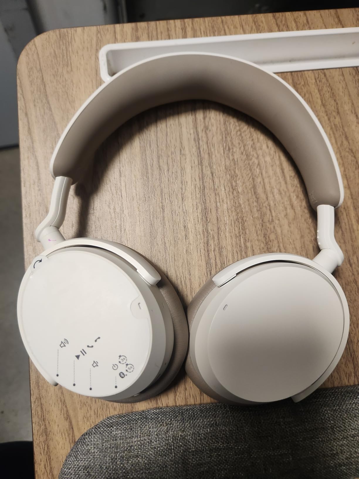 Sennheiser ACCENTUM Wireless Bluetooth Headphones - Hybrid ANC Noise Cancelling, 50-Hour Battery, Lightweight Over-Ear Design, Clear Calls, Travel & Work Headset, White customer photo 2