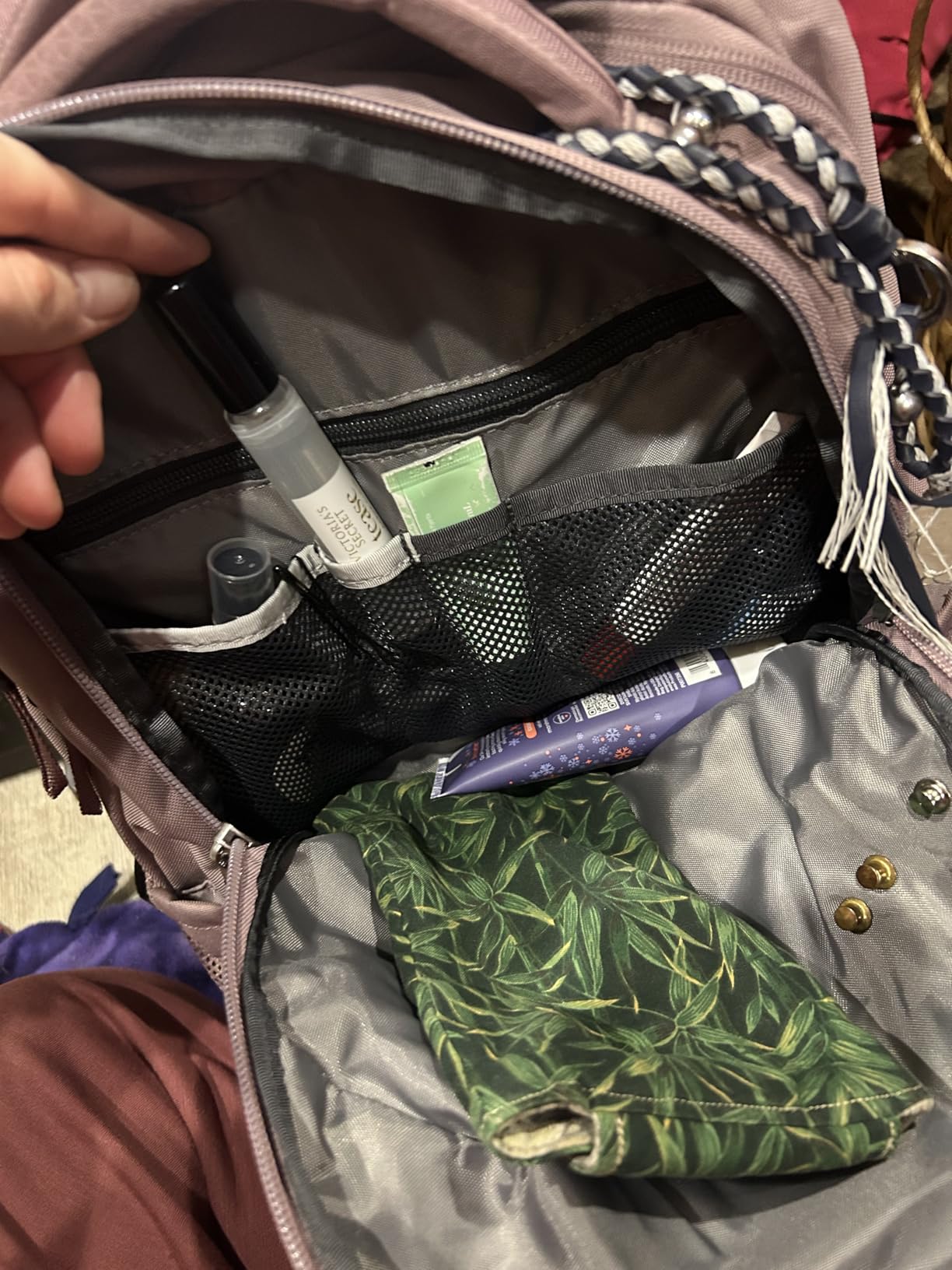 The North Face Women's Jester Everyday Laptop Backpack - Commuter Travel Bag, Laptop Sleeve, Water-Repellent, Pink Moss, One Size customer photo 2