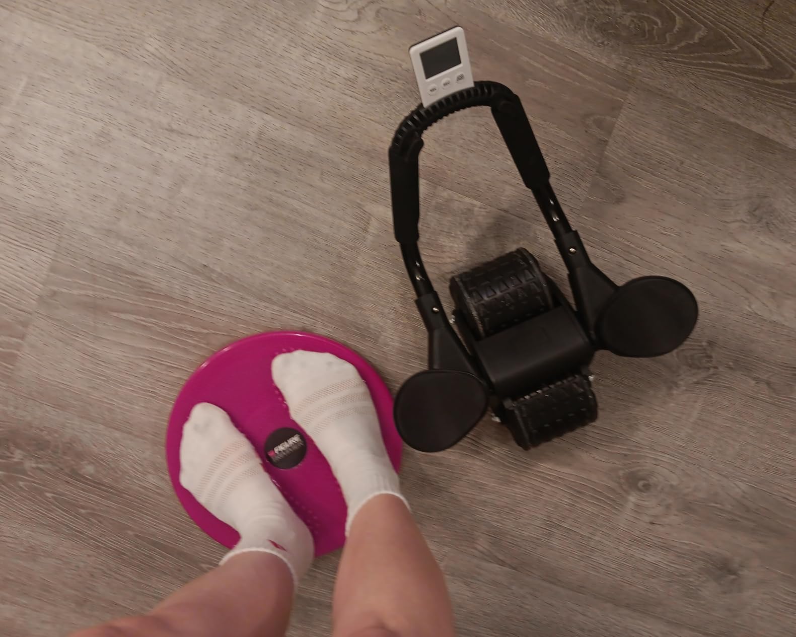 2026 New Ab Roller Wheel with Timer & Knee Mat, Automatic Rebound Abdominal Wheel with Elbow Support Ab Workout Equipment for Strengthening Core Muscles Abs Exercise Roller for Women Men customer photo 1