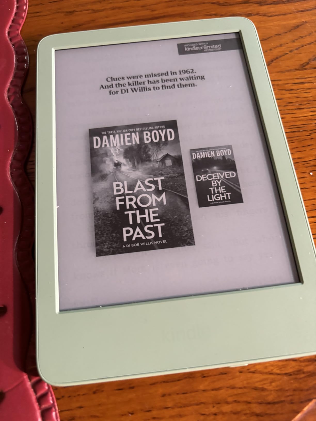 Amazon Kindle 16 GB (newest model) - Lightest and most compact Kindle, now with faster page turns, and higher contrast ratio, for an enhanced reading experience - Black customer photo 2
