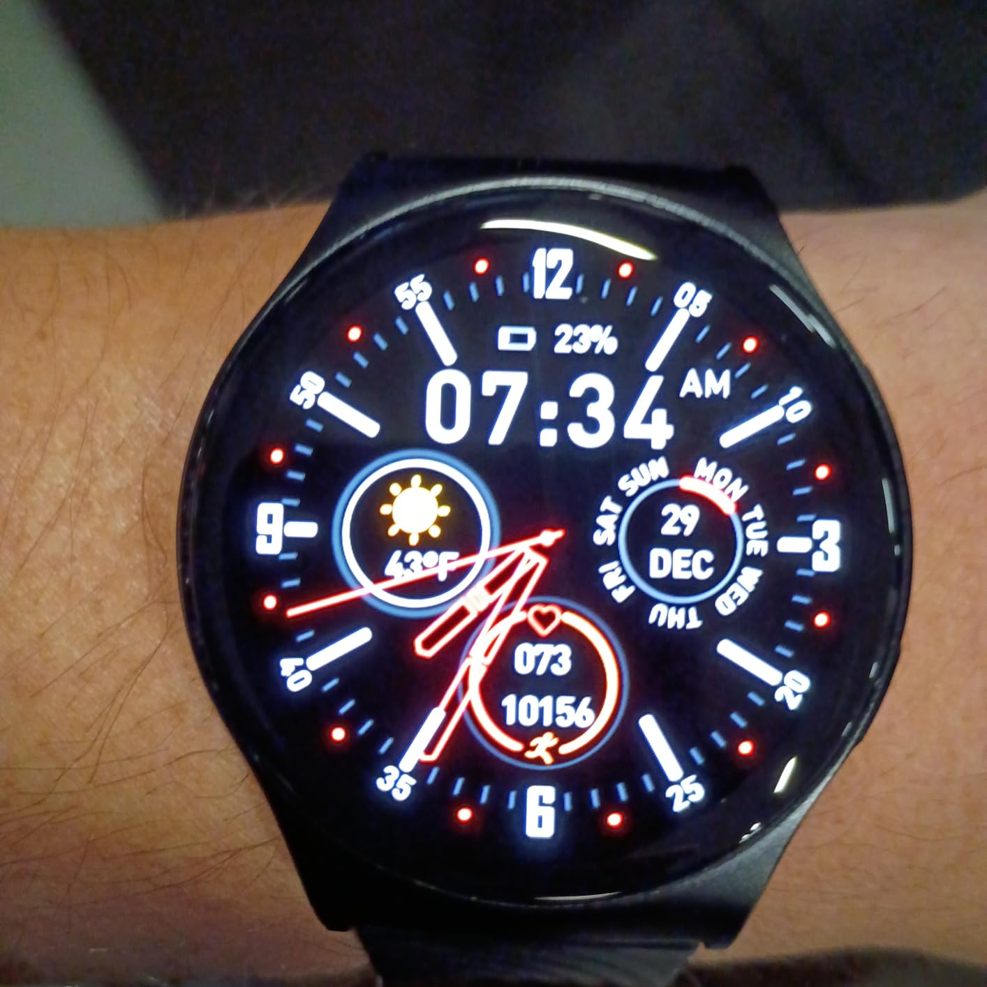Motorola Moto Watch 120 - Premium Bluetooth Smartwatch with AMOLED Display, 10-Day Battery, Heart Rate & SpO2 Tracking, Fitness & Health Monitoring, Compatible with Android and iPhone - Phantom Black customer photo 2