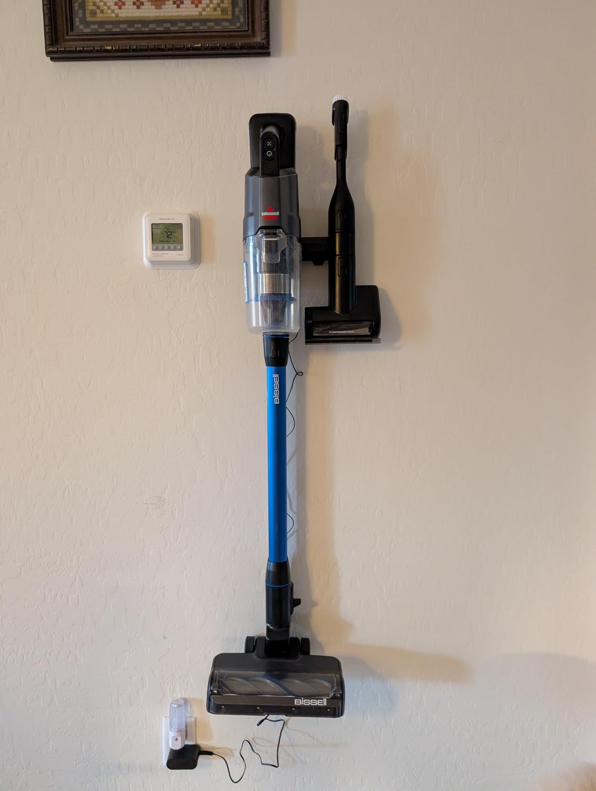 Bissell PowerClean FurGuard 280W Self-Standing Cordless Vacuum w/Self-Cleaning Brush Roll, Strong Suction, Removeable Battery, Wall Mount, Upholstery Tool & Bright Headlights customer photo 2