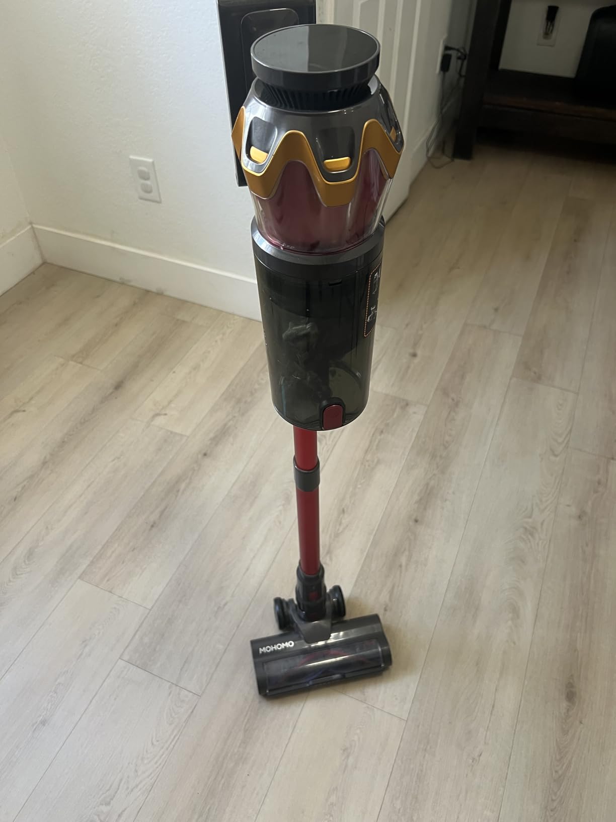 Cordless Vacuum Cleaner, 650W 55KPa 70Mins Vacuum Cleaners for Home, Self-Standing Stick Vacuum with Anti-Tangle Brush & OLED Touch Screen, Vacuum Cleaner for Hardwood Floors,Carpet,Pet Hair,Car (Red) customer photo 1
