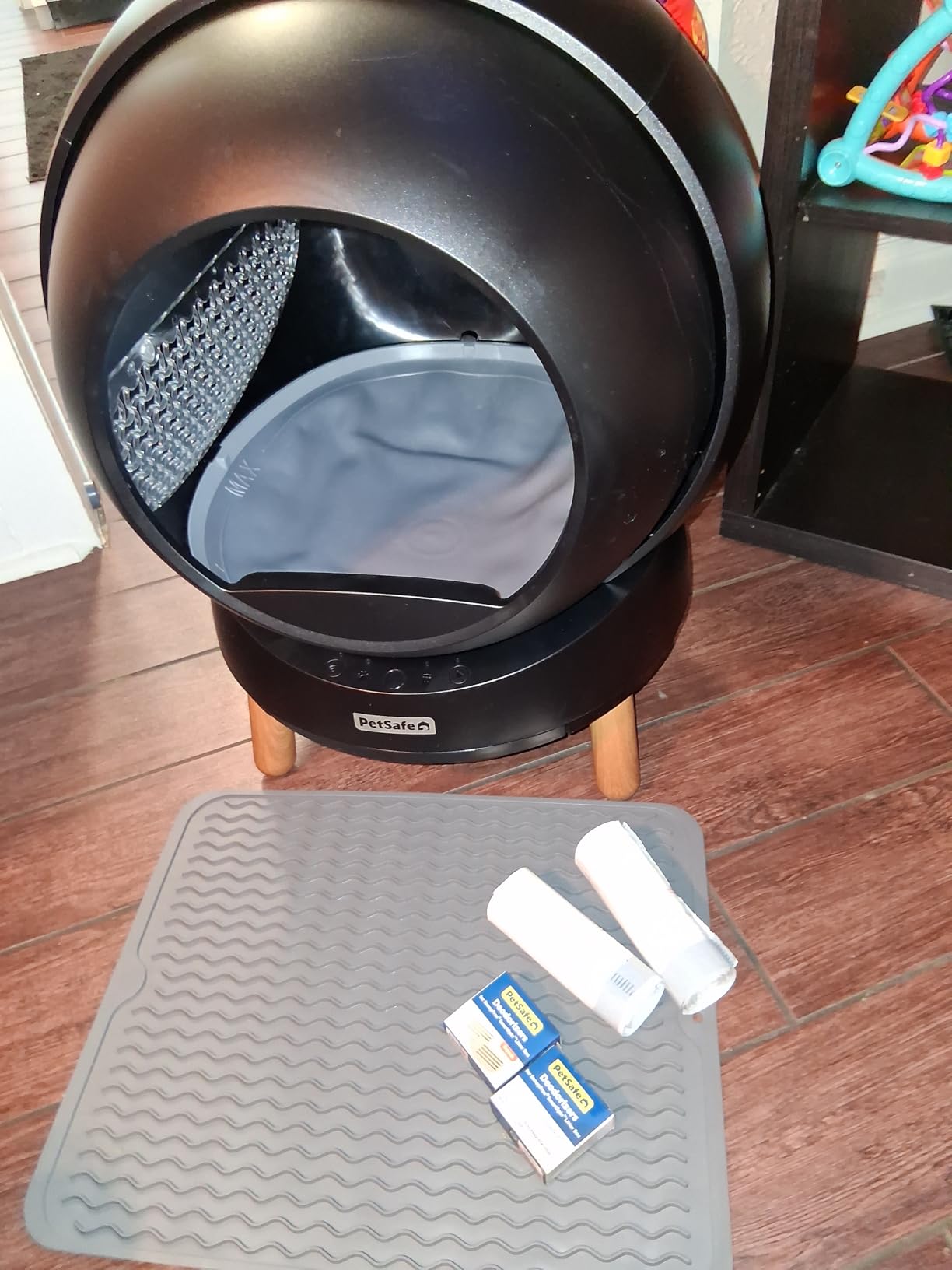 PetSafe ScoopFree SmartSpin Self-Cleaning Cat Litter Box, Black - Advanced Odor Control, App Controlled with Health Monitoring, Works with Any Litter, Up to 2 Weeks of Hands-Free Cleaning customer photo 2
