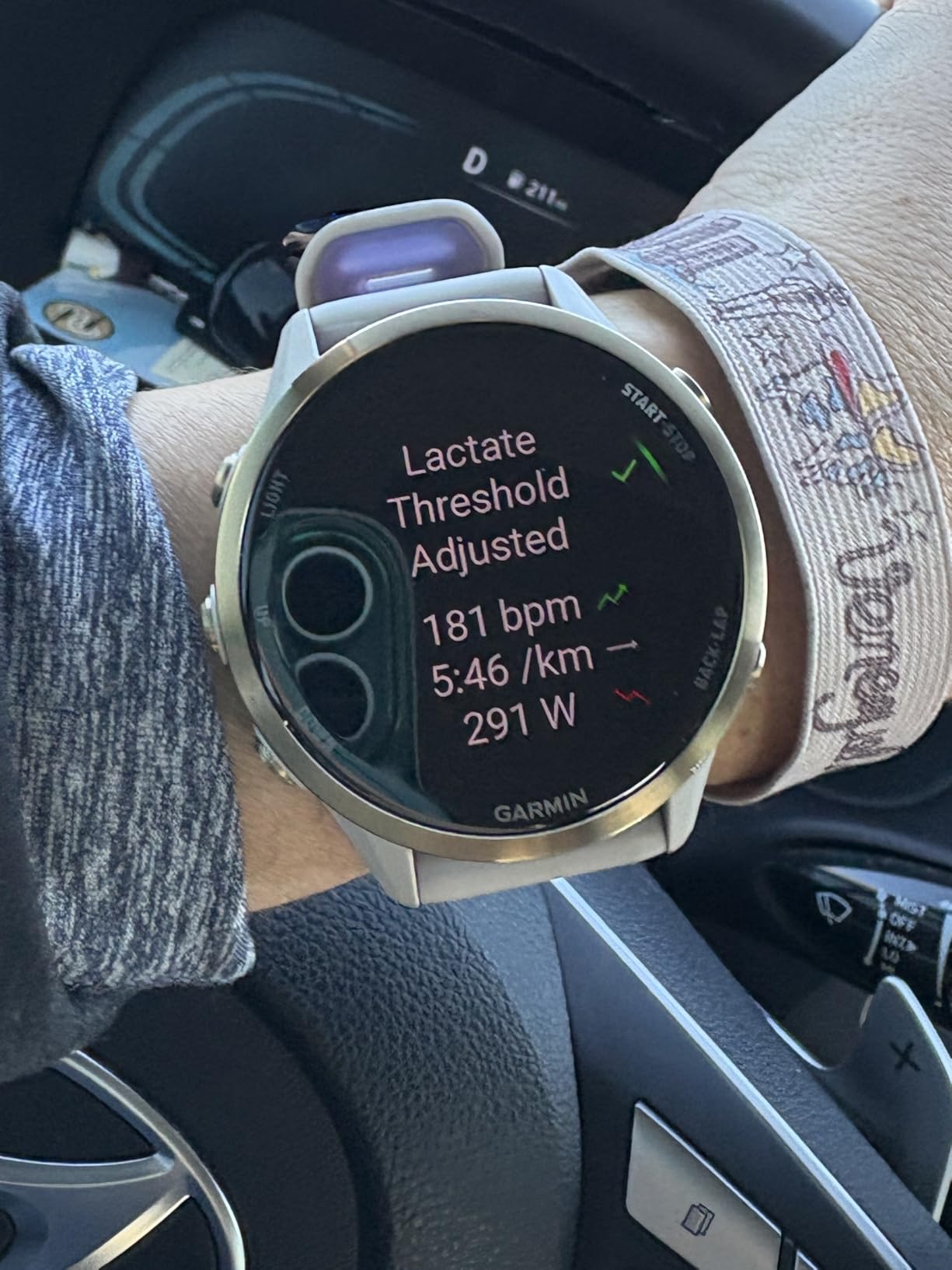 Garmin Forerunner 970, Premium GPS Running and Triathlon Smartwatch, AMOLED Display, Built-in LED Flashlight, Soft Gold Titanium with French Gray Case and French Gray/Translucent Indigo Band customer photo 2
