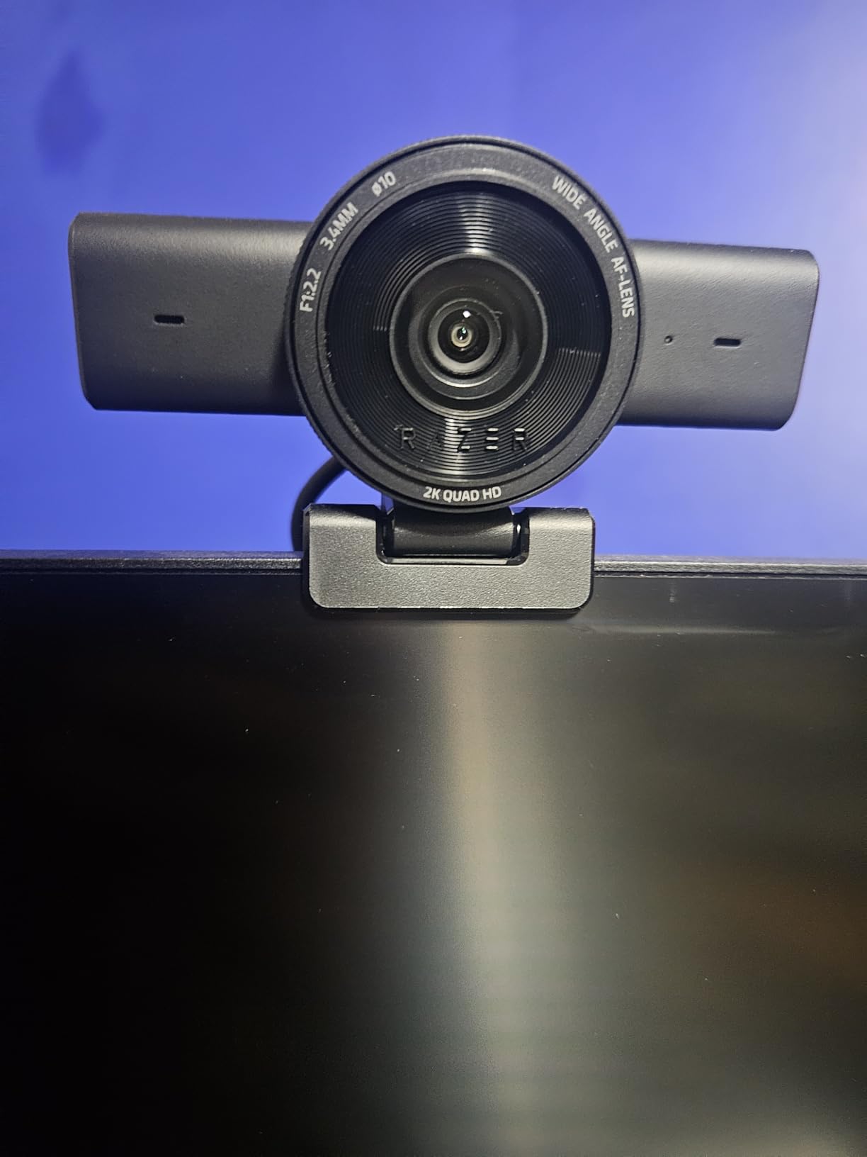 Razer Kiyo V2 X Streaming Webcam: 1440p 60 FPS - Auto Focus - Built-in Microphone - Wide Angle Lens - Integrated Privacy Shutter - Works with OBS, Xsplit, Streamlabs, Discord, Zoom, Teams - Black customer photo 2