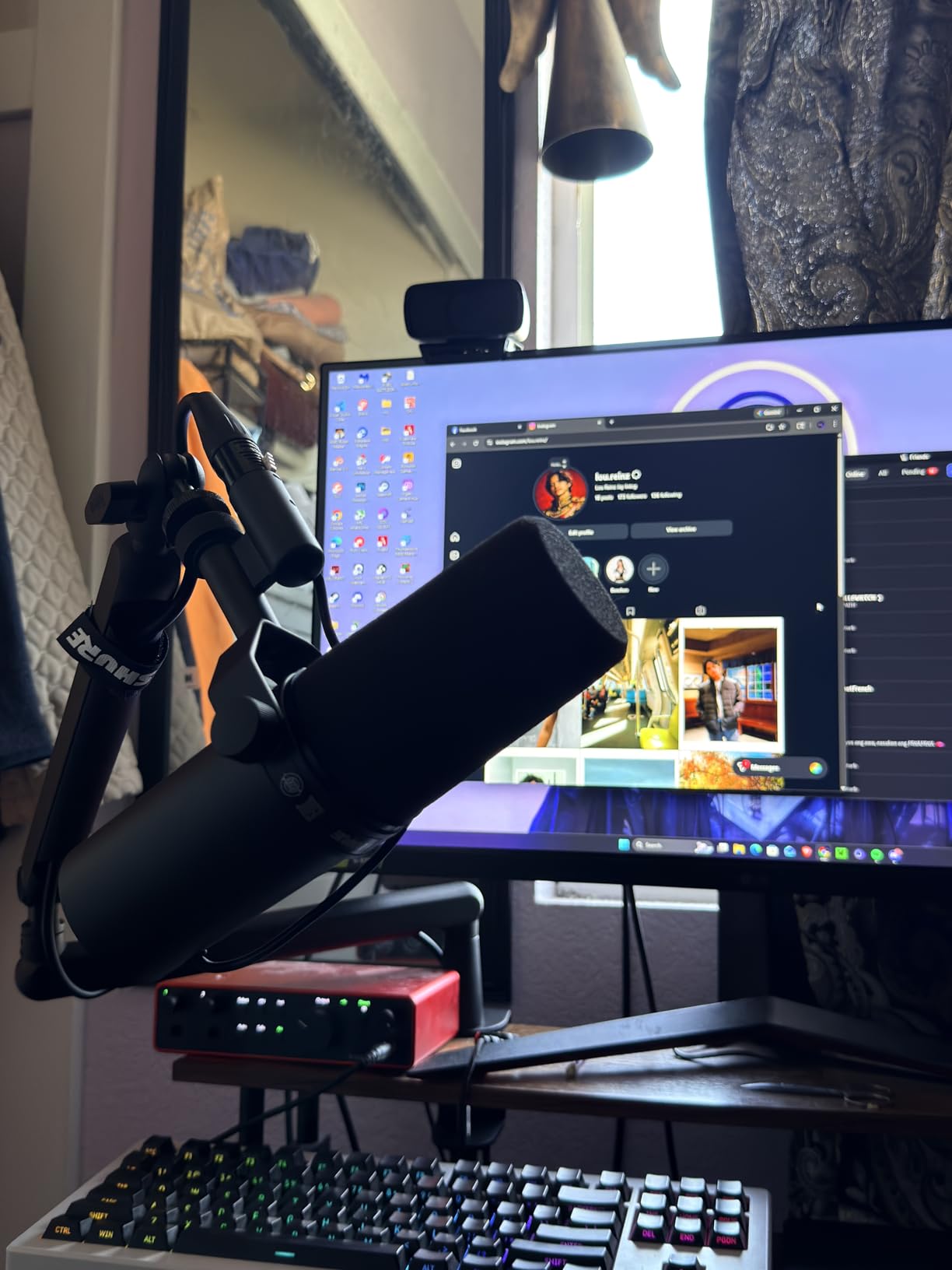 Shure SM7B vs Rode PodMic (April 2026) Which Podcast Mic Wins?