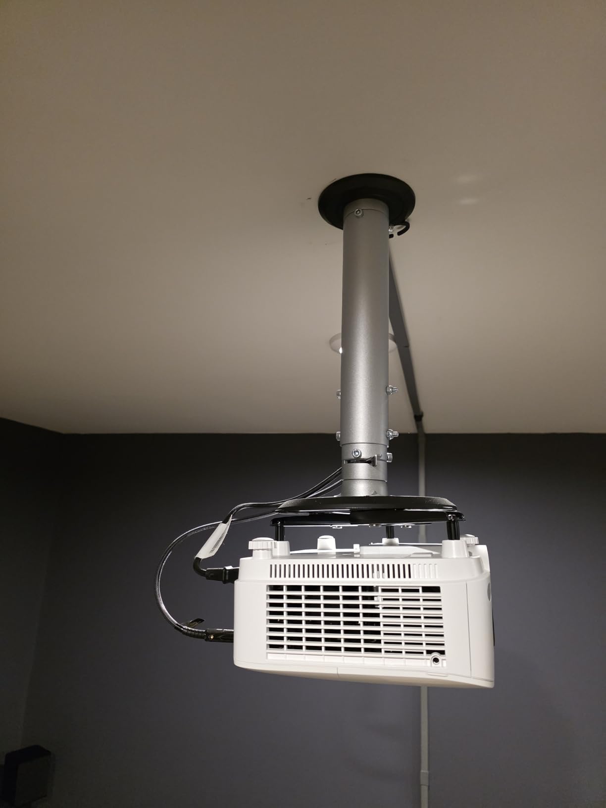 BenQ CM00G3 Ceiling Mount Home & Gaming Projectors I HT2050A, TH585P, TK700, TK700STi, X3000i customer photo 1