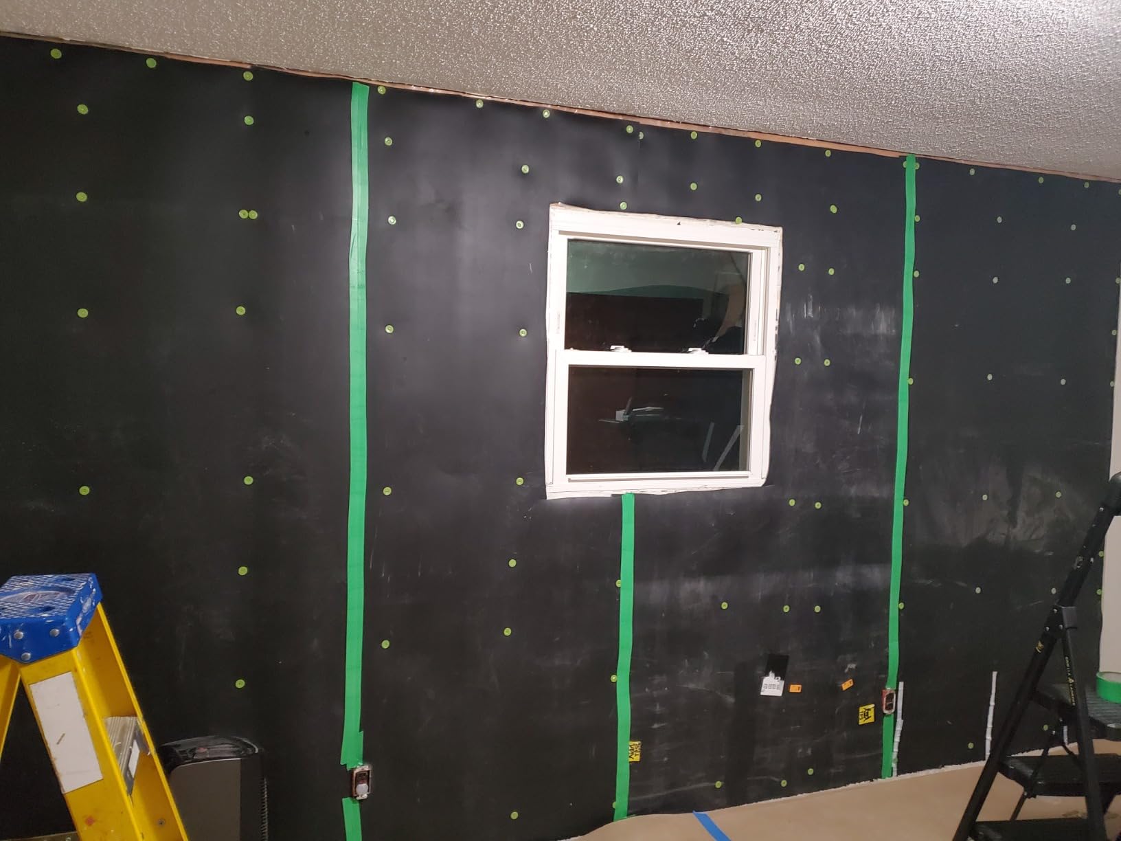 Trademark Soundproofing Mass Loaded Vinyl 1lb - MLV Soundproofing for Wall Sound Barrier - Sound Insulation - 4' x 10', Covers 40 sf - Made in USA customer photo 2