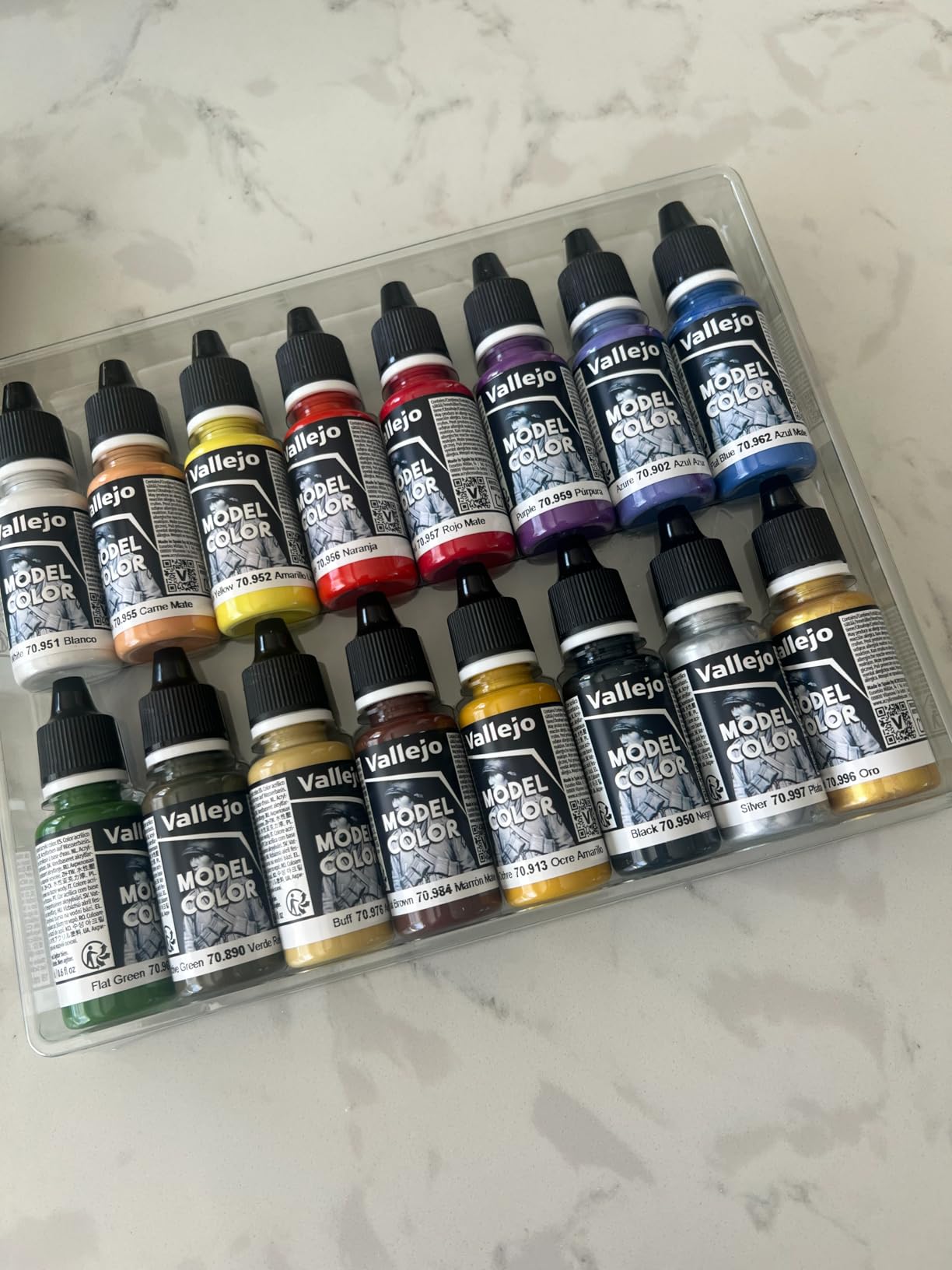 Vallejo Basic Colors USA Acrylic Paint Set | Model Color | Figure Color Series Historical Miniature Kit to Achieve Historical Accuracy with Artist-Grade Pigments | 16 Bottles x 18 ml (0.60 fl.oz.) customer photo 1