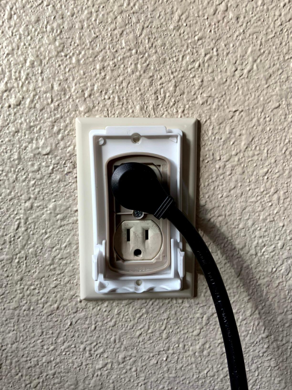 Eaton Tripp Lite Series SUPER7B Flat Plug Power Strip Surge Protector, 7 Outlets, 7ft Extension Cord, 2160 Joules, UL Listed & Certified, Black, Lifetime Manufacturer's Warranty & $75,000 Insurance customer photo 2
