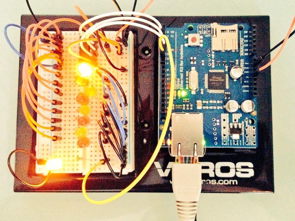 Vilros Arduino Uno Starter Kit - Includes Arduino Uno R3 Board, 190+ Electronics Components, Breadboard, Jumper Wires, DC Motor, Servo, Relay, Full-Color 72 Page Manual [190+ Pieces] customer photo 1