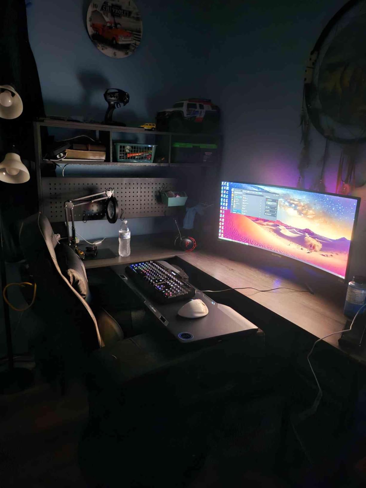 Couchmaster CYCON³ HORIZONLIGHT Bar, Ultimate Ergonomic USB-Hub Gaming Lap Desk for Couch and Bed, Large, Stable and Compatible with All Keyboards and Mouse/Mice, Laptops, PCs, PS4/5, Xbox customer photo 1