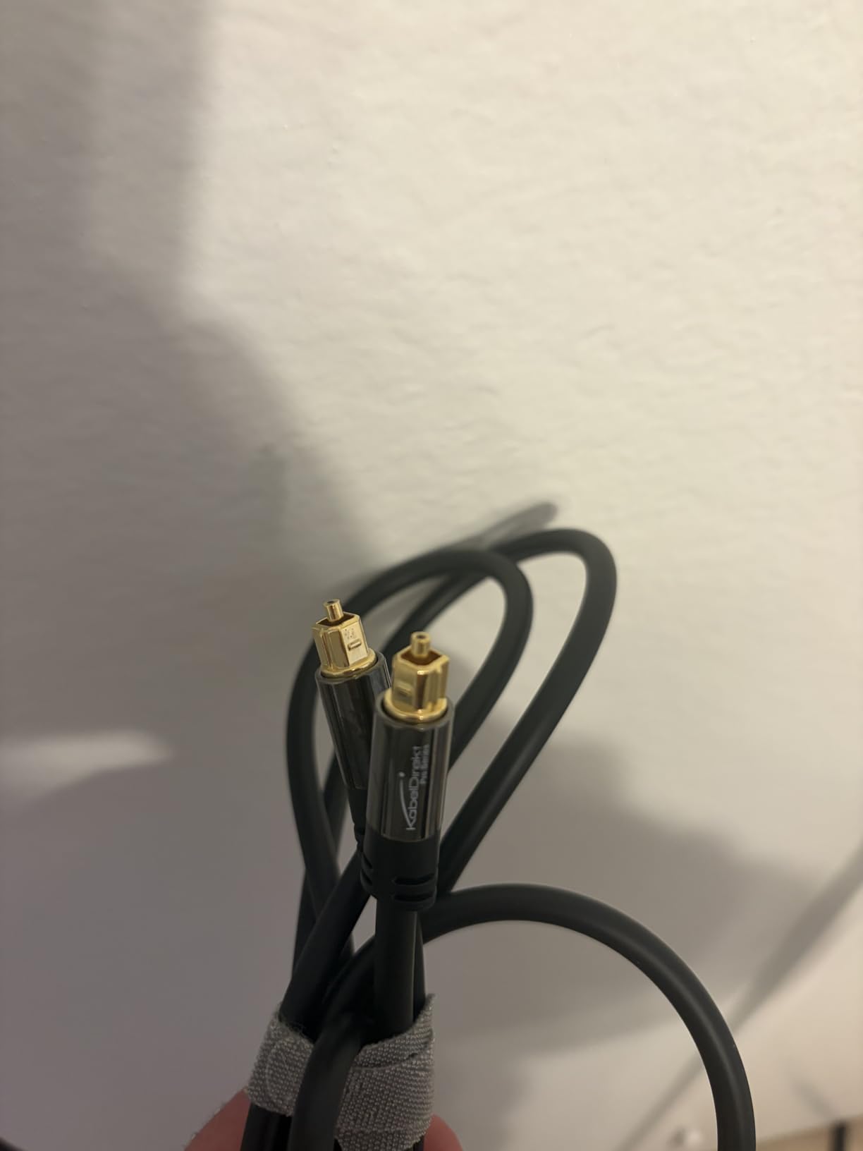 KabelDirekt TOSLINK - Optical Audio Cable - 6ft - Fiber Optic Cord, S/PDIF Digital Audio Optical Cable for Soundbar, Stereo Systems, Home Cinema, Xbox One/PS4 - Designed in Germany customer photo 1