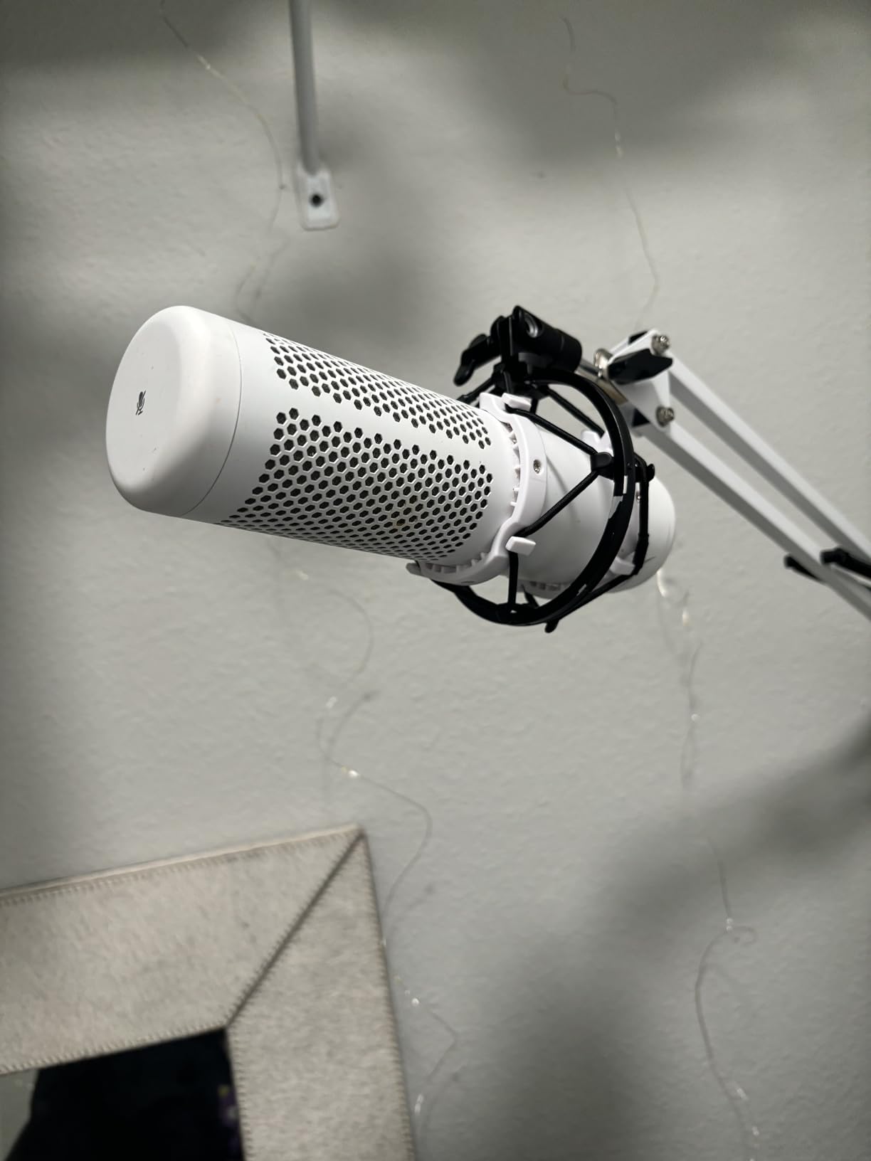 Black Universal Microphone Shock Mount for Large Diameter Condenser Microphone Metal Construction customer photo 1