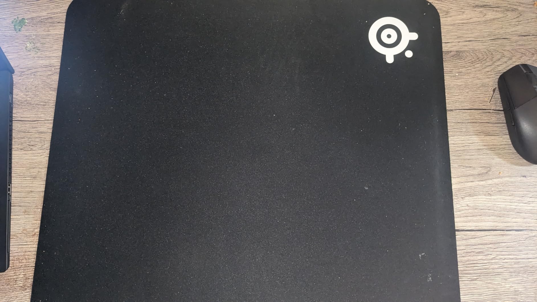 SteelSeries QcK Gaming Mouse Pad - XXL Thick Cloth - Sized to Cover Desks customer photo 2