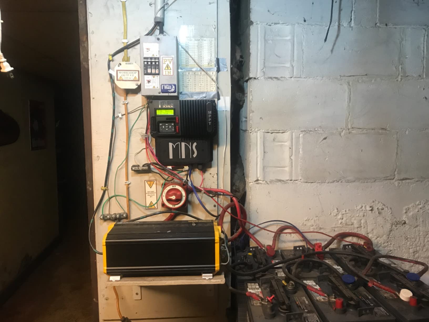 MidNite Solar MNKID-B MPPT Charge Controller 30A in Black customer photo 1